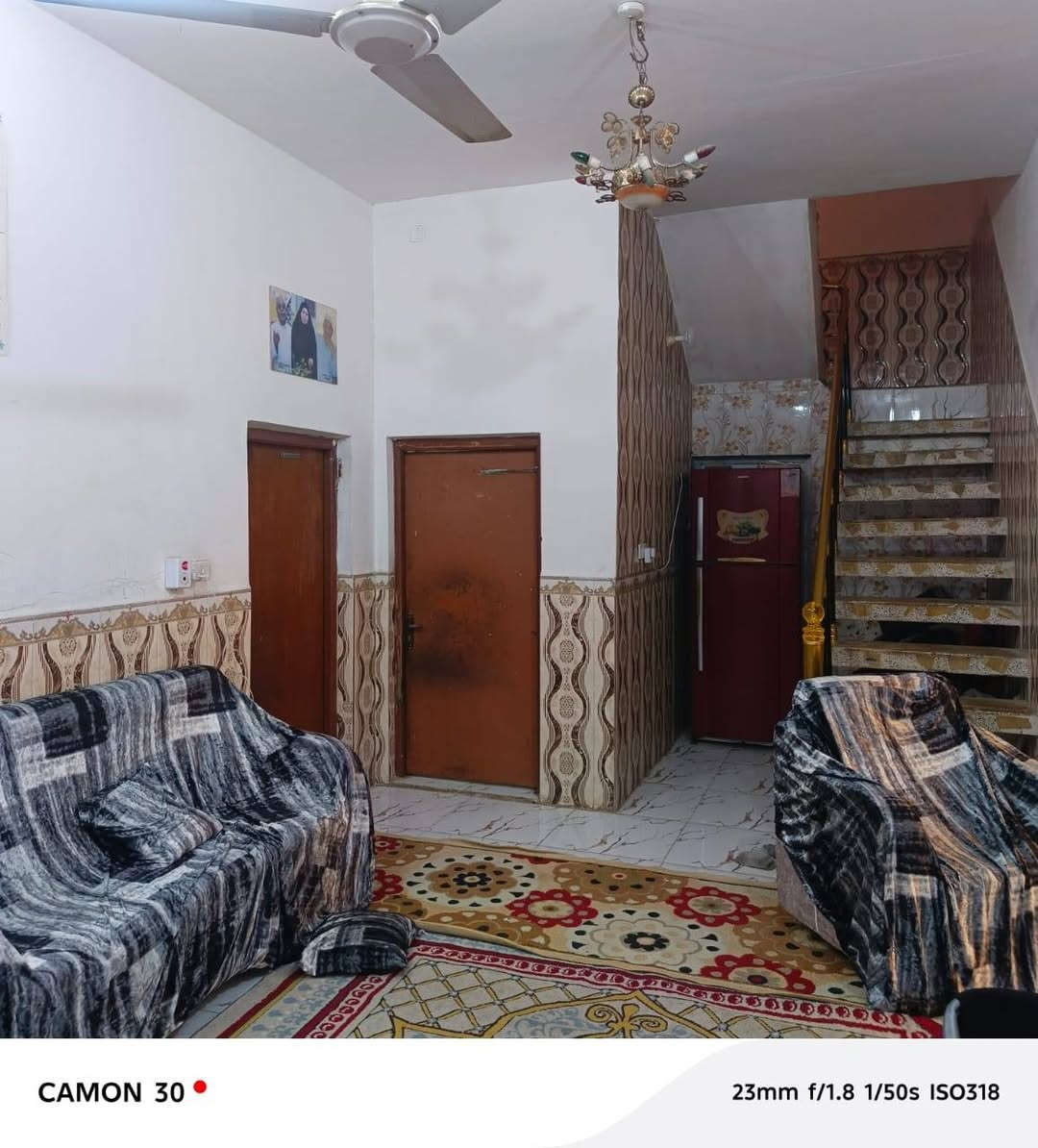 بيت للبيع مساحه 150 طابقين زراعي 
طابق الاول  غرفتين صاله استقبال مطبخ  صحيات خارجيه
طابق الثاني 3 غرف صاله كبيره وصحيات كامله مع بلكونه 
البناء طابوك والسقف عكاده  ماعده البيتونه ثيرمستون
يبعد عن الشارع العام 200 متر قريب على مركز الحسائيه الصحي  (مركز الصادق حاليا)
العنوان الحسائيه. شارع المركز الصحي  
للاستفسار الاتصال ع الرقم
***********
