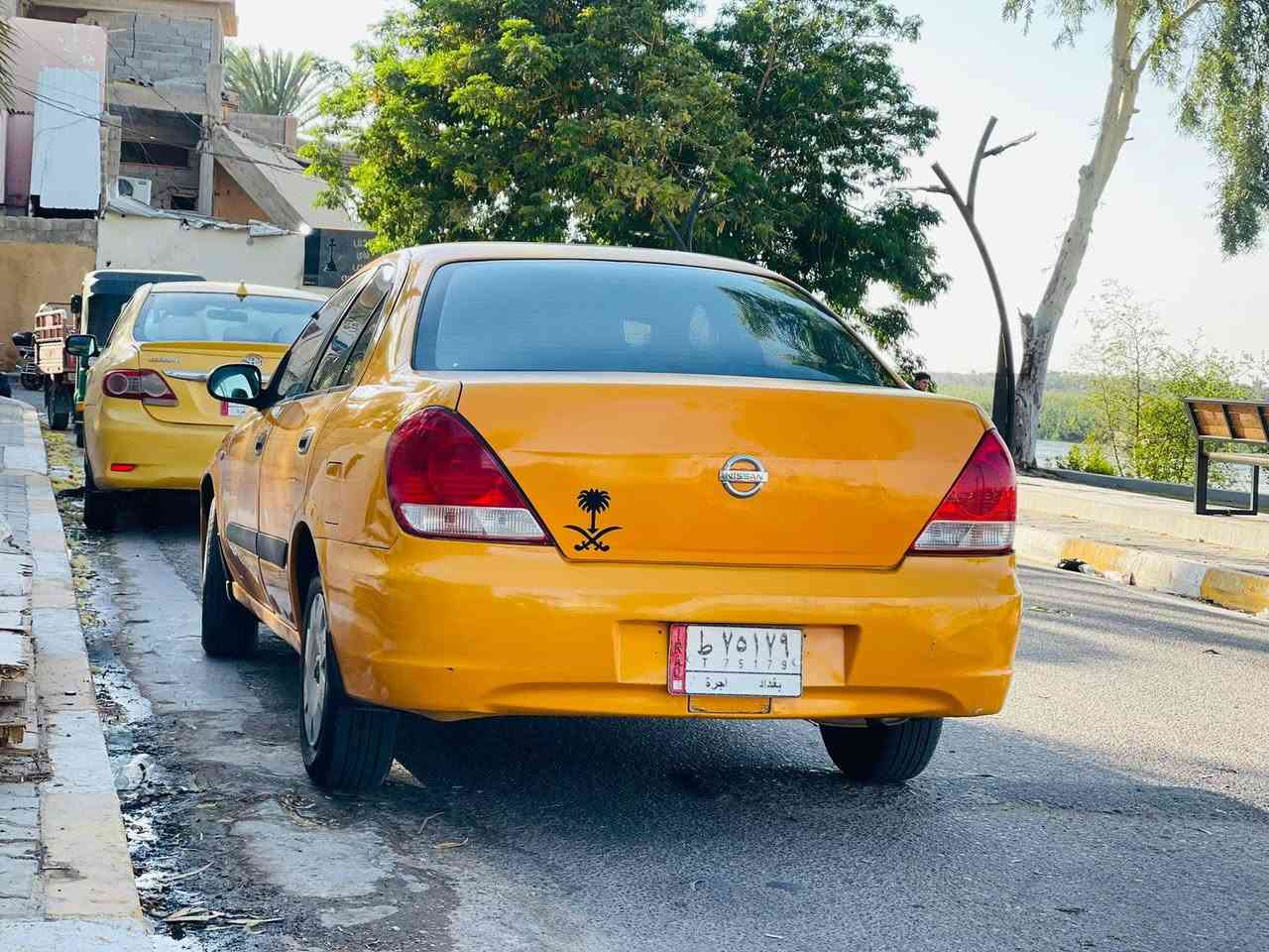 #السلام عليكم سني 2011موسسه مصفره #هيئه وغرامات مصبوغه عام السياره #مكانه الانبار هيت ضربته بين الجاملغ #والباب جه السايق وبيه ضربه خفيفه بلصندوك السعر  75وبيه مجال

***********
