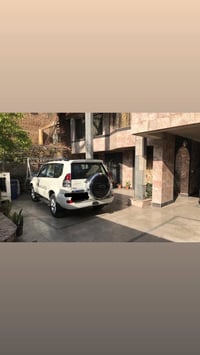 برادو vx  موديل 2009 فول مواصفات  فتحه  كراسي جلد  كراسي كهرباء  دبل ت...