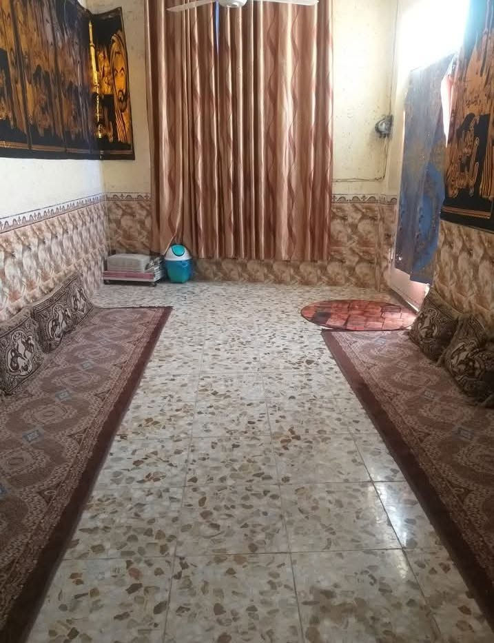 بيت زراعي مفوض بلطابو نهاية مركز شباب براني وغرفتين مطبخ صالة صحيات ومنور البيت بية قناص  الواجهة ١٢ اونص الضهر ١١متر اليمين ١٣ متر اليسار ٨متر تقريبا السعر ٨٠ بية مجال رقم الهاتف ***********
