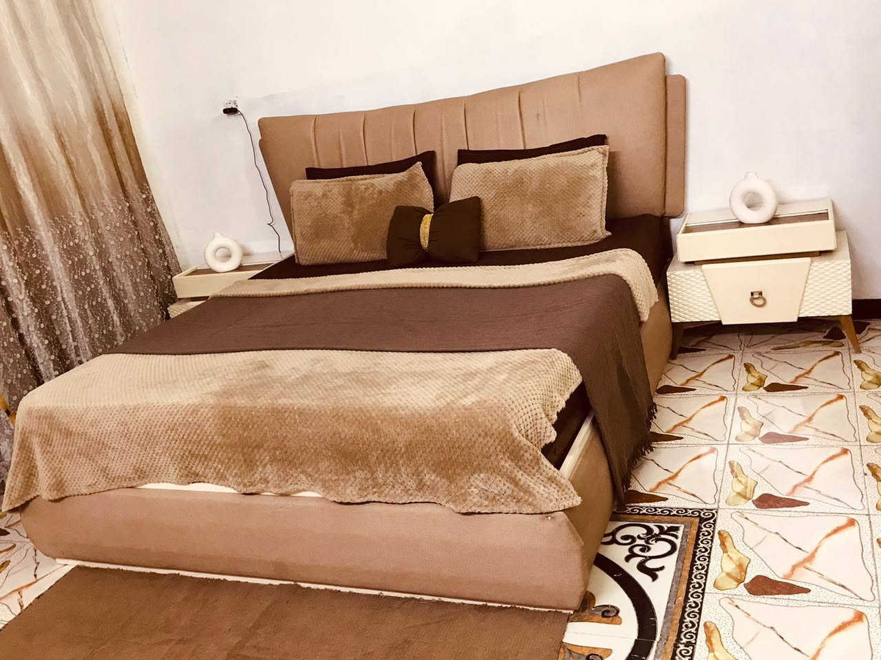 غرفة تركيه للبيع من القند أصليه 8 قطع
جديدة مابيها ولا ضرر الغرفه هيدروليك
القويه الثقيل سرير مخزن الغرفه انارة
الصبغ الحراري أبيعها بسعر مناسب 
***********
