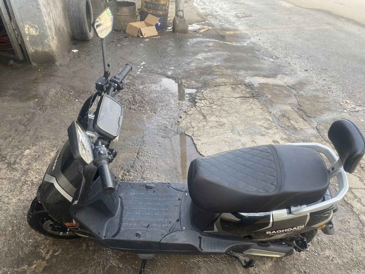 السلام عليكم دراجه شحن 318 6بطاريات  الشحنه وحده تمشيك 45 كيلو السرعه 80 السعر 500 الف وبي مجال الماطور نضيف حيل مسخدم شهر 6 بطاريات دبل اربع نمر نضام R نضام مثبت سرعه بصمه سويج رقمي ***********
