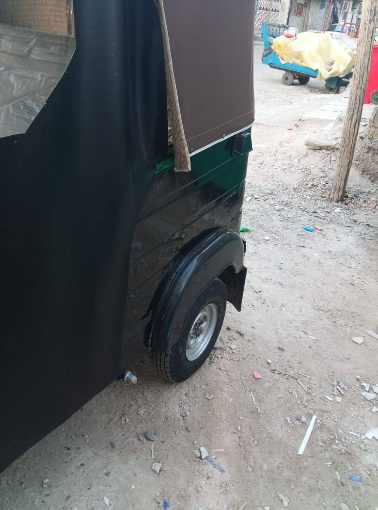 السلام عليكم تكتك مديل 2018 شهر 11 رقم وسنويه بسمي المكان الكرخ الرحمانيه شارع حيفا
السعر  5 مليون 600 وبيه مجال 
الرقم الهاتف ***********
