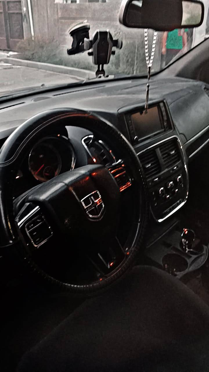 سلام عليكم من رخصة مدير الكروب الحترم دوج كرفان مديل 2014مكينه كير كلهن مكفولات صدر امامي خلفي جديد باتري جديد تخم تايرات جديد  محرك 3600خير من الله السياره ماشيه 127ميل داخل كله اسود شاشه بل سقف 6جام كهرباء بوب صندق مكانيك منضومة غاز 80لتر حادث السياره جاملغ الامامي جهت السايق وربع البنيد وهنا اضربت بل جاملغ الخلفي بس الداير وصبغو الصفحه علمود الون السعر 133استفسار عله رقم ***********
