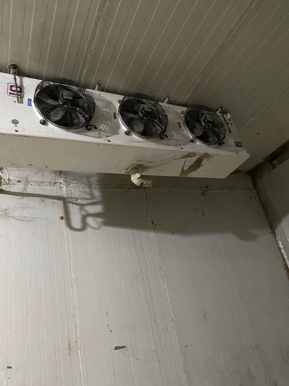 السلام عليكم ورحمة الله وبركاته
برادات للبيع ***********
