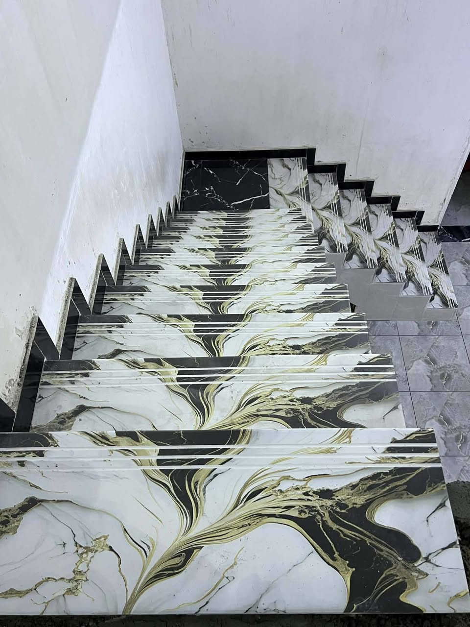 السلام عليكم خلفات مصريين سيراميك جدران وارضيه شغلهم درجه اولى نضافه فول متر 7
عماد الروبي  
*********** 
هاذا رقمه صفحته مال فيس
