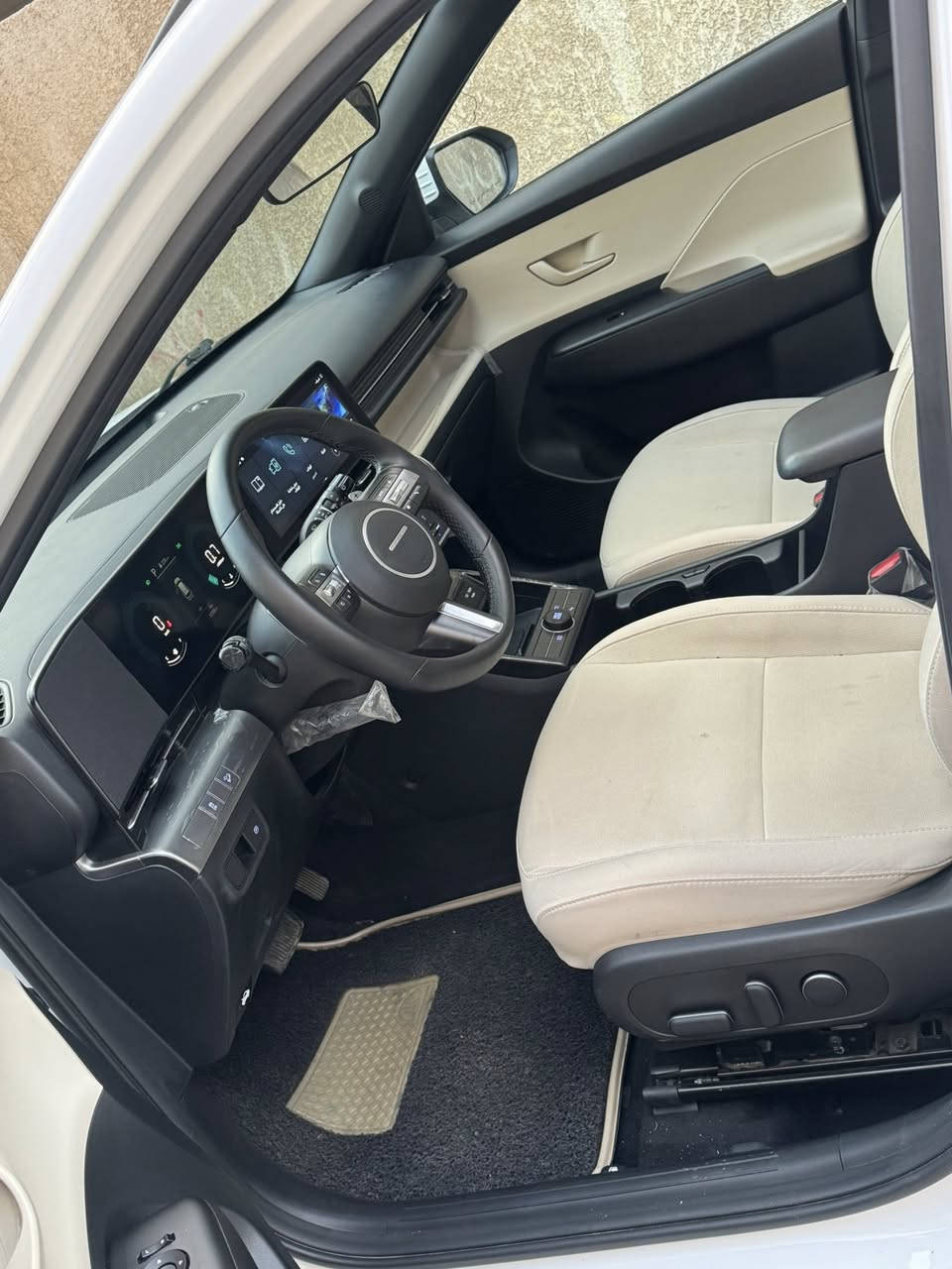 السلام عليكم للبيع كونا 2024 خليجيه ضمان الاولى  ماشيه 12 الف مكفوله كفاله عامه فول مواصفات للاستفسار *********** بغداد
