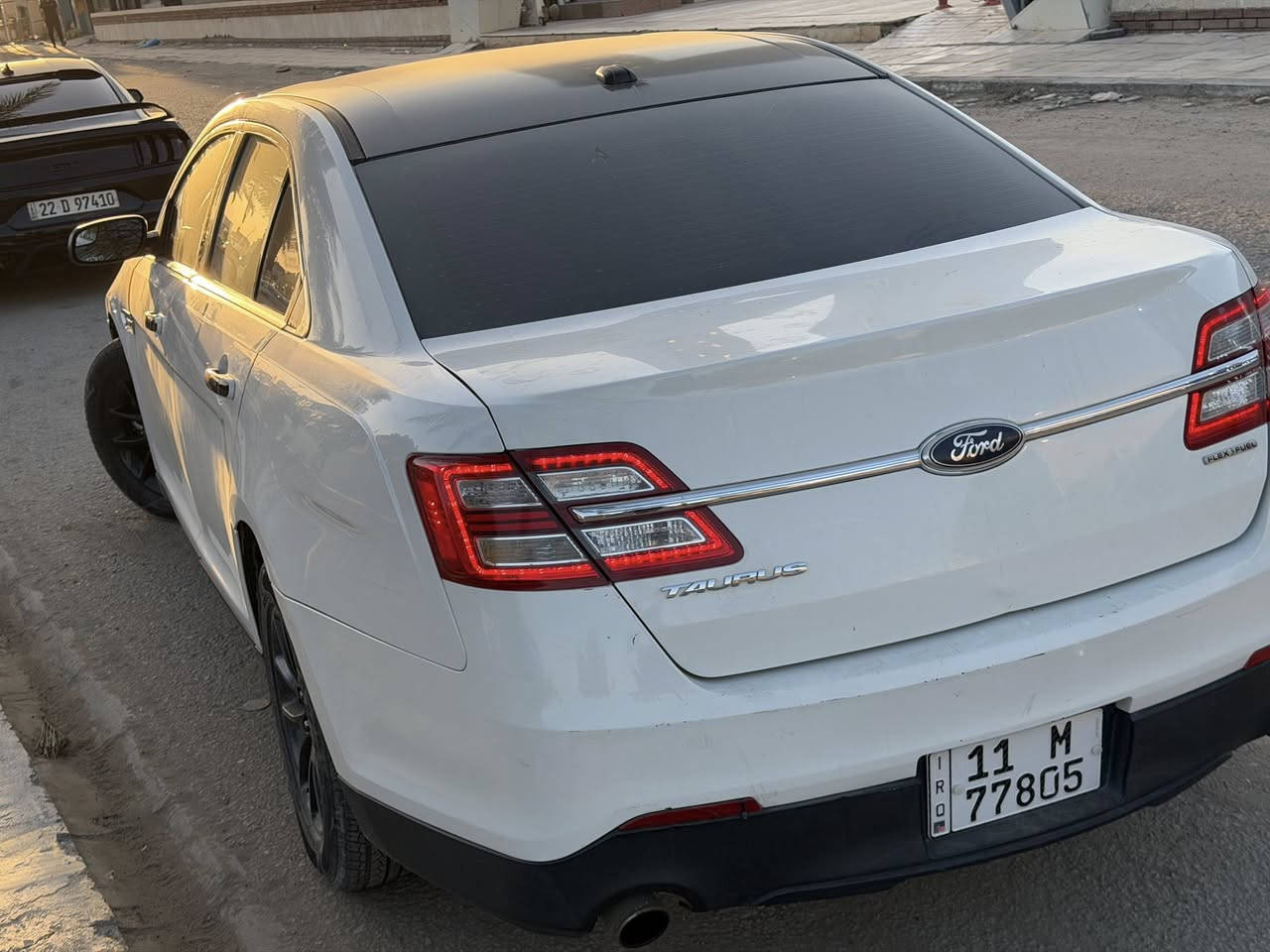 السلام عليكم 
فورد تورس 2013 
رقم بغداد انكليزي باسمي 
حادثها مال امريكا مرفق بالمنشور 
وبالعراق انضربت عندي بابين صوب السايق 
بجم كبس جنطه كبس 
كفاله تكم وشواصي ولغود 
السياره اني مدخلها للعراق على ايدي ولحد اليوم عندي 
عليها ادامه كامله للمكينه 
سعرها ب115 وبيها مجال 
مكانها نجف 
***********
***********
