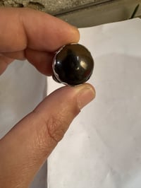 عقيق يماني • امرأة لابسة عباية • صياغة ثقيلة