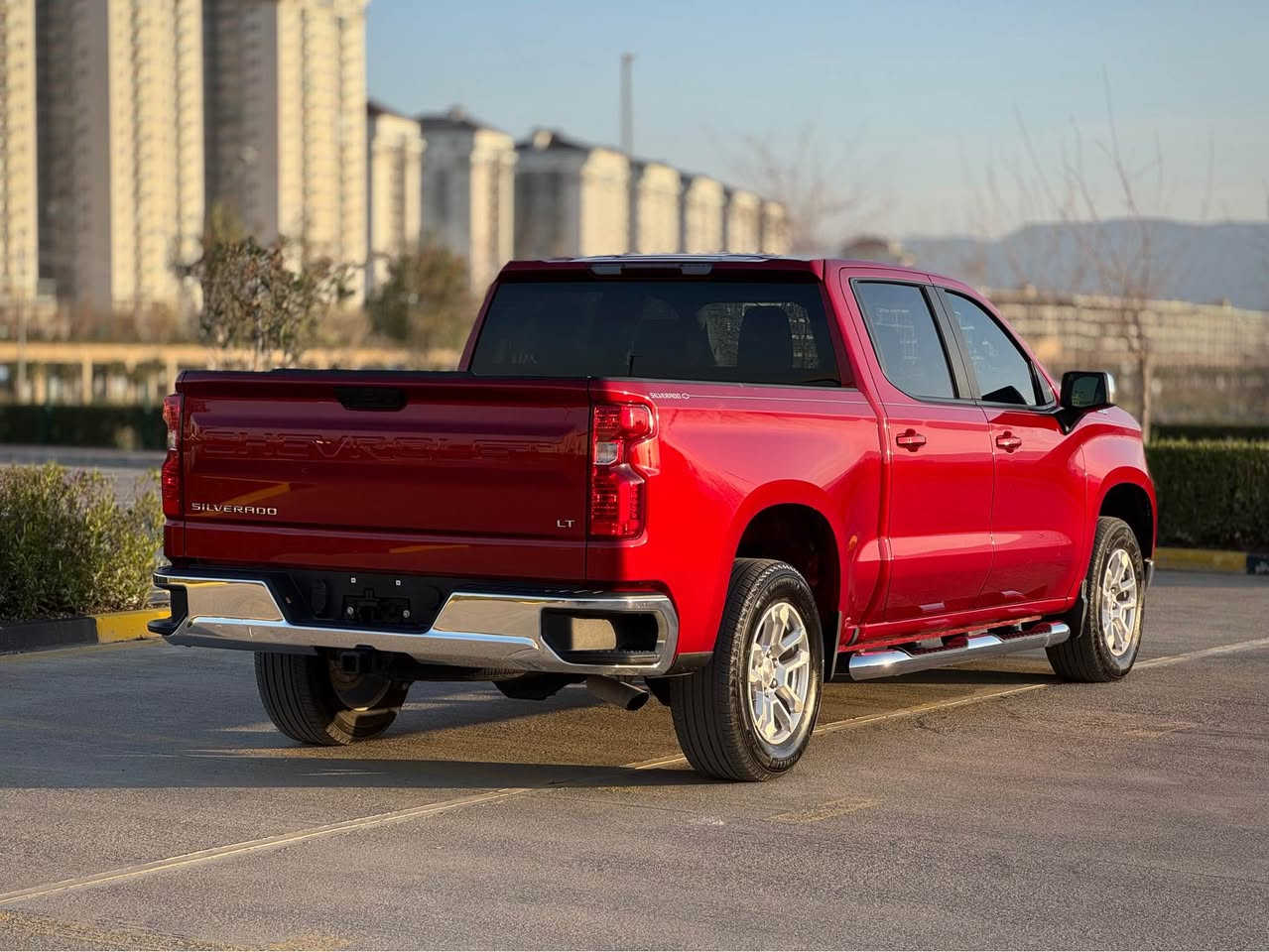 ‎کوردی / عربی 

‎بسم الله الرحمن الرحيم

Chevrolet Silvrado LT turbo max 2024
ماشەڵا سەیارەیەکی زۆر بێدەنگ و کەممەسرەف
مەکینە 4 پستۆن 2.7 هێزی 310 ئەسپ و 10 گێڕ
ژمارە کاتیە و کاتی نەشکاوە و ٣ مانگ کاتی لەگەڵە 
هیچ مەسرەفێکی تیا نیە هەموو گیانی بە شەرت ✅
تاک ئەکسلە 4x2 و 33هەزار میل ڕۆیشتوە 
دەرگا گەورە و بۆدی کورت مەرغووب

نرخ 💵(( 298 ))💵 وەرەقە و معامەلەیەکی کەم 

مواسەفات LT 
بەصمە و شەغال وشاشە گەورە و گێچ ئەلکترۆنی 
حاسە و کامێرا و ڕادار و ناڤیگەیشن 
برێک بەصمە و ئۆتۆ ستارت و ستۆپ
کوشن کارەبا و هیتەر  سوکان هیتەر 
سوکان ڤۆلیۆم و دیاری کردنی خێرایی
و لایتی پێشو دوا کامل لید 
زۆر مواسەفاتی تر …

رەقەم شانصی : 1GCPACEK5RZ402290

دەرگای دوای سایەق گۆڕاوە بە بیلاد نەفسی ڕەنگ 
 و ناو دەرگای دوای سایەق  پەمپێکی هەیە 
تەنها ئێرباگی شان و کوشن تەقیوە و بیلاد داندراوەتەوە 

ڤیدیۆی کاملی سەیارەکەم لایە کڕیار داوا بکات ✅

📍شوێن : سلێمانی 

*********** - *********** ☎️
ڤایبەر و واتصئاپی لەسەرە 
————————————————————-
سلفرادو موديل ٢٠٢٤ مواصفات LT تیربو ماکس 
ماشاءالله سيارة راقية و قوية و اقتصادية و جاهز
محرك ٤ سلندر ٢.٧ تيربو قوة ٣١٠ حصان و ١٠ نمر 
رقم مؤقت ما مكسور و بيها مجال ٣ شهر للترقيم 
تترقم شمالي فقط . دعامية لدعامية بشرط كل شي 
سيارة توويل 4x2 و ماشي 33 الف ميل و بجم كبس
باب طويل و بدي قصير مرغوب

سعر💵 (( 298 ))💵 ورقة و بيها مجال 

مواصفات LT 
بصمة و تشغيل عن بعد و گيج إلكتروني 
شاشة كبير و حساس و كاميرا و رادار 
بريك بصمة و اوتو ستارت و ستوب 
كشن كهرباء و تدفئة و ستيرن تدفئة 
ستيرن فوليوم و تحديد سرعة 
لايت امامي و خلفي كامل LED 
بعد هواي مواصفات..

رقم شاصي: 1GCPACEK5RZ402290

بيها حادث بسيط باب خلفي سائق مبدل نفس اللون و داخل باب شبر صبغ  
ارباك ستيرن و كشن طاك و راجع بلادي 

عندي فيديو كامل سيارة شراي آطلب و تدلل ✅

📍عنوان السيارة: سليمانية 

*********** - ***********☎️
فايبر و واتساب موجود السليمانية, العراق
