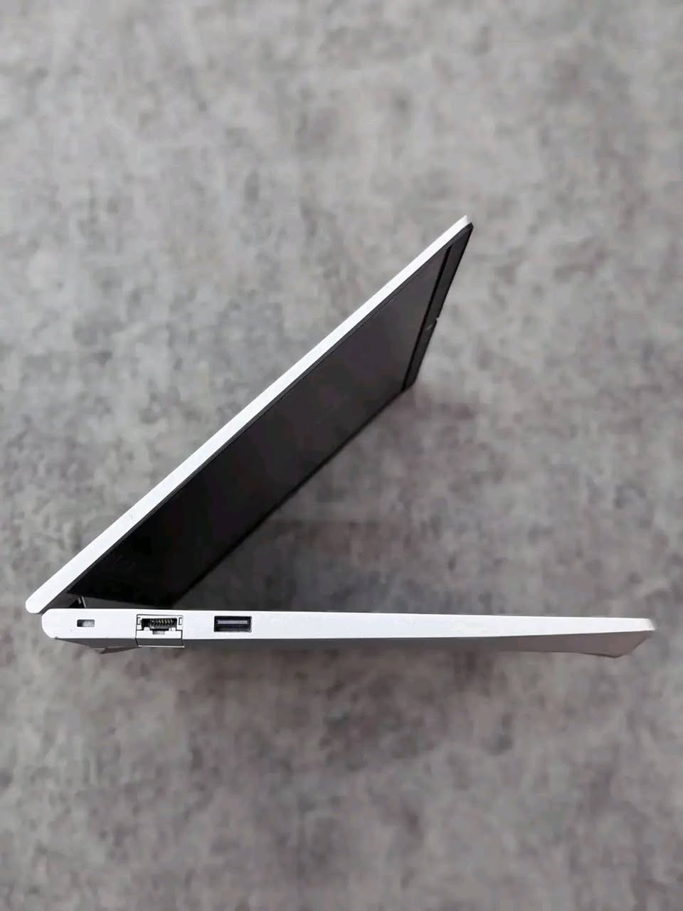 لابتوب hp
‏جهاز نحيف خفيف الوزن  بكارت شاشة منفصل 2 كيكا
‏
‏المعالج: AMD RYZEN 5 PRO 5650u جيل 12 
‏الرام: DDR 4  8 GB RAM
‏التخزين: SSD NVME 256 GB
‏الشاشة: 14.1 FHD IPS
‏كارت شاشه: AMD RADEON VEGA 6
‏المنافذ: USB, TYPE C, HDMI
‏ 
‏لابتوب اوبن بوكس ملحقات كارتونه + شاحنه + جنطه
‏السعر ٤٠٠ الف


**إذا كنت صاحب هذا الإعلان وتريد حذفه لأي سبب، رجاءا أرسل رسالة إلى الدعم الفني**