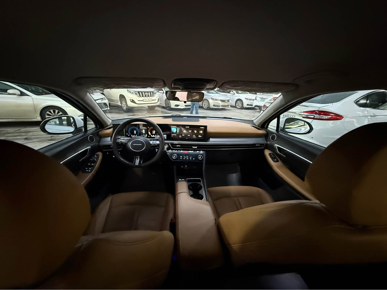 سوناتا 2024 هجين يعني بنزين وهايبرد 
سيارة تو كلر ومذكوده بالسنويه بيها جاملغ الامامي والخلفي ونص باب صبغ علما السيارة خليجه وداخل جملي ولايتات الامامية دبل عدسه
تحكمات كامل حساسات امامي وخلفي بادل شفت ستيرن تبريد مركزى واوتو هولد وهاند بريك بصمة تحكمات التبريد لمس بصمة تشغيل و بيبان بصمة وترحيب و تشغيل عن البعد وضعية القيادة سپورت و ايكو و نورمل مرايات شفط تنفتح و تنسد عن اقتراب او بعد من السيارة ماشية ٧٠ الف كيلو سيارة بدون ايرباك و دواخل تخم تاير تويو الياباني جديد دهن و فلتر جديد من الشركة سنويه و هزة و براد جديد وباسمي تريد تحويل او وكاله نفس اليوم سعرها ٢١٠ وبيها مجال قليل مكانها سليمانية مركز المدينه للبيع والمراوسه برقم شمالي حصرا

0772 977 2705 السليمانية, العراق
