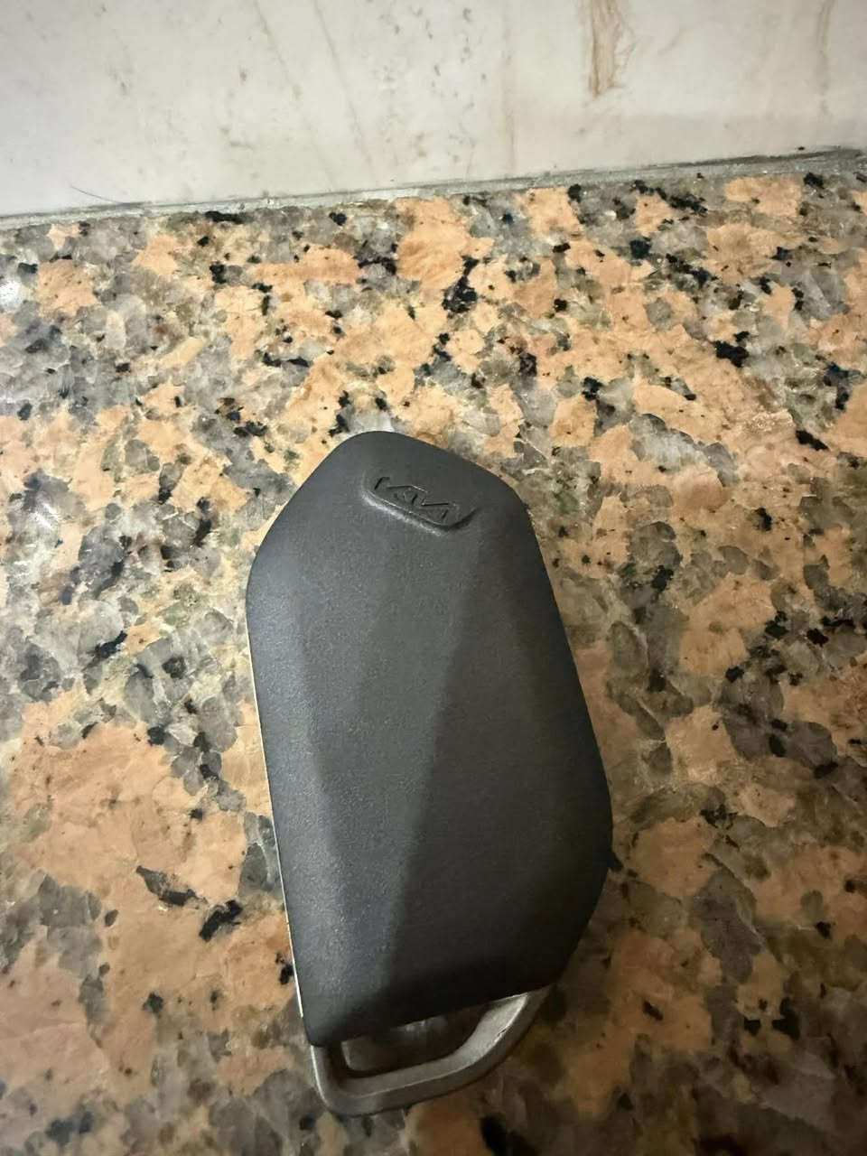 دعاميه سورنتوا موديل 2024و2025 
امريكي اصليه لون ابيض الكسر موضح بالصور 
بصمة سورنتوا امريكي اصليه 
للبيع المكان بغداد الكرخ 
***********
