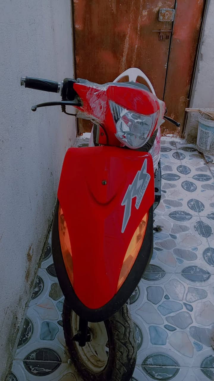 السلام عليكم اخون دراجه ماكس عدله مكفوله وجاهزه من كلشي وكلشي شغال بيه سلف عينه ولمكينه ما بيه قطرت صوت السعر(٦٠٠قفل).  وتساب ***********
