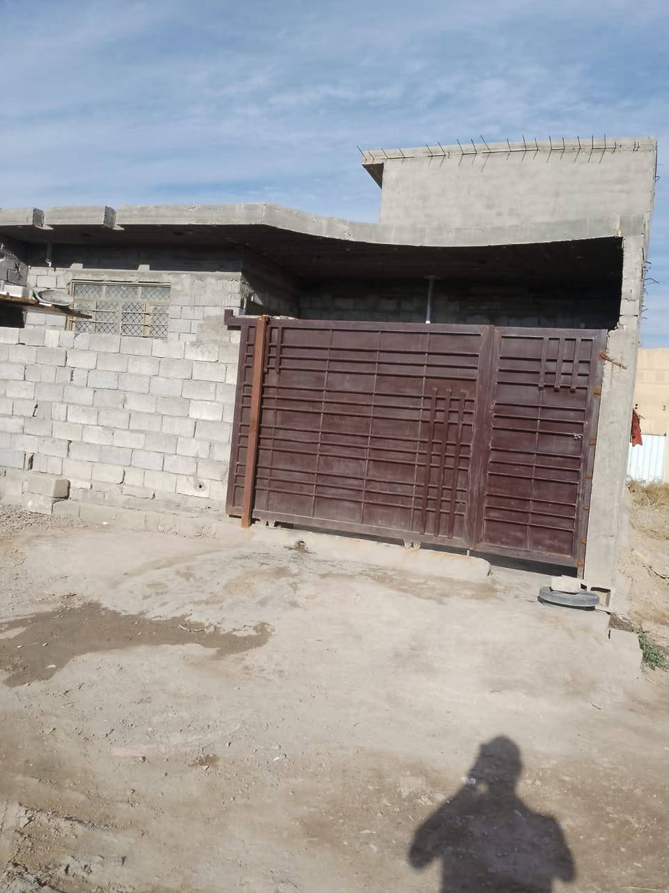 دار اللبيع بلجعاره بشارع سيدعلي مساحه 200 متر البناء 170 متر صنف طابو زراعي 25 لبيت يحتوي على غرفتين صاله استقبال مطبخ وترك تجاهين
بعد مسافه من الشارع العام 250 الاتصال على الرقم ***********
***********
السعر خاص
