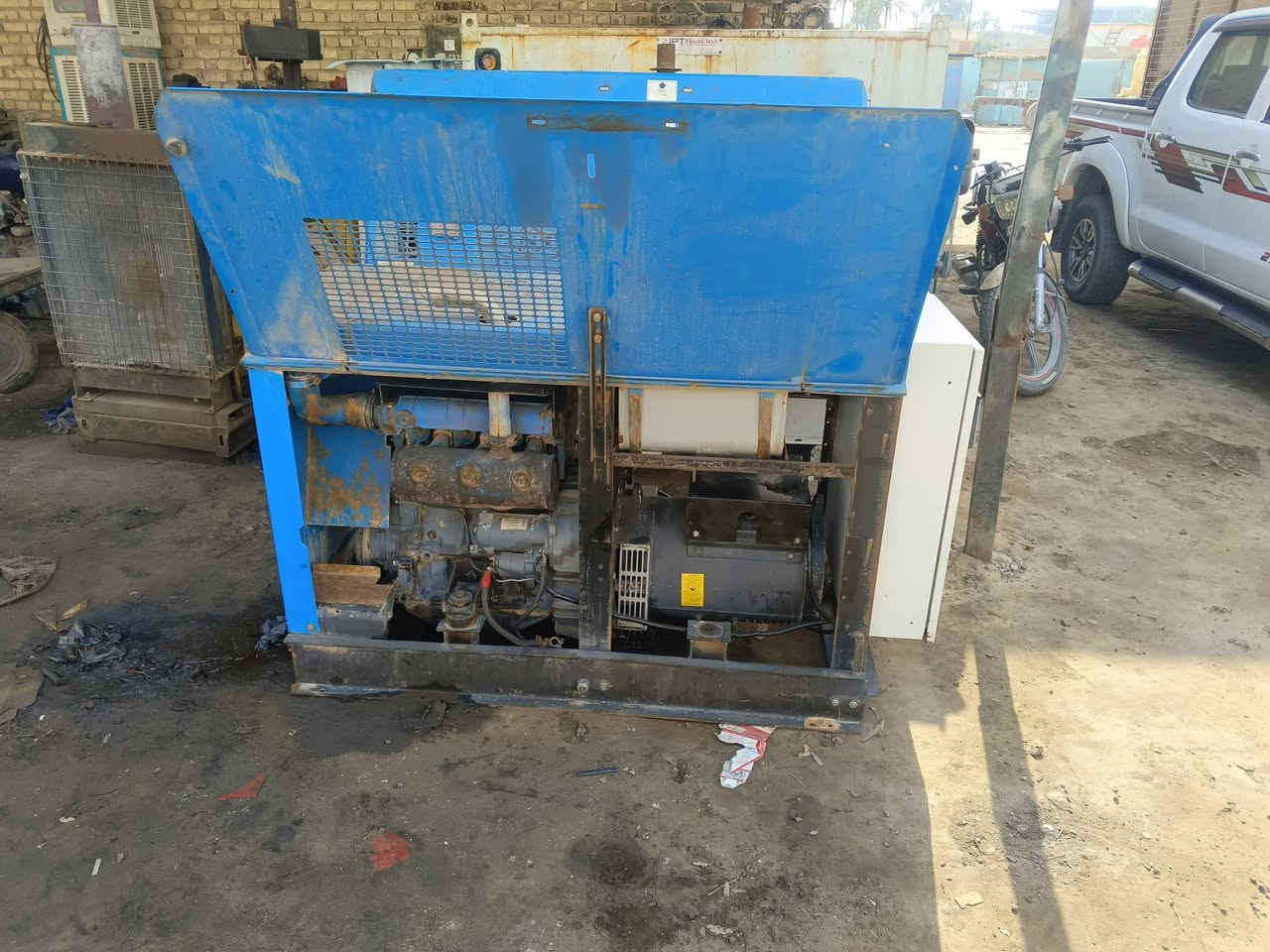 اسلام عليكم
للبيع مولد دويز تبريد هوه 3سلندر 22كيفي فول  اوتو  المولد جديد مشتغل ساعات قليلة 
مكاني ديالى المقدادية ***********
