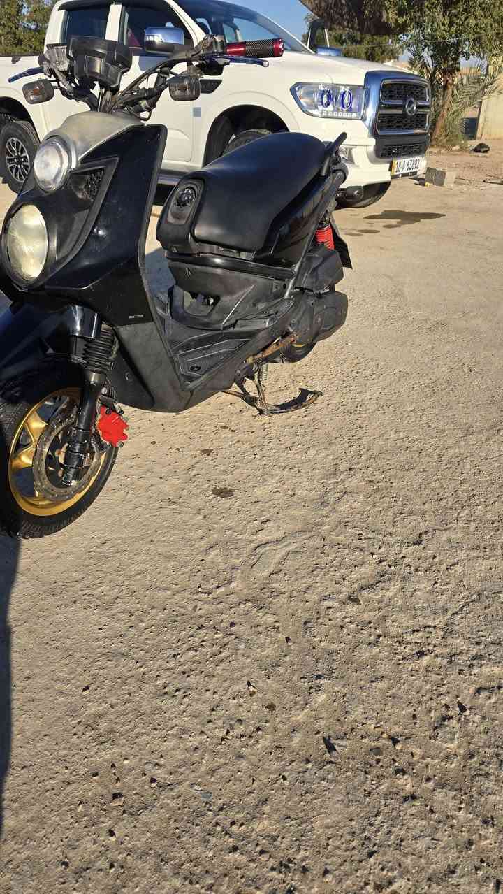 السلام عليكم سكنس جبلي 2014 للبيع  ختم واحد ويه لمكينه   تخم تايرات جديد اشاير شغاله كلوب زنون عالي ناصي  دراجه نضيفه كلش   كدام عينك مكاني حله مركز مو شراي لا تجي فدوه اروحلك رقمي ***********
