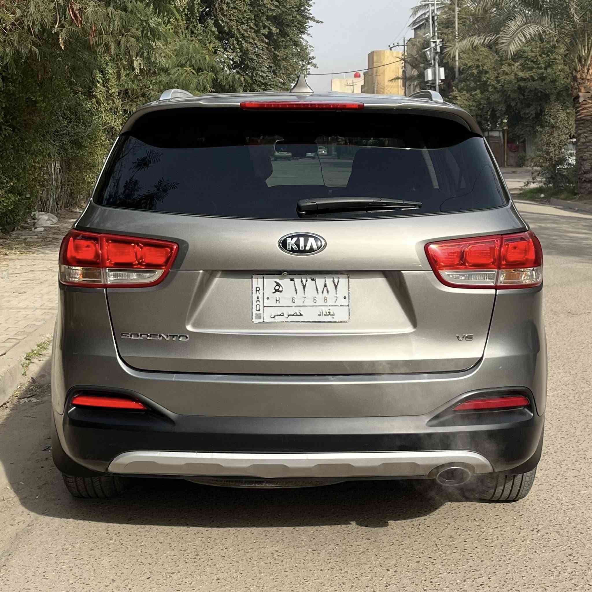 السلام عليكم 

كيا سورنتو 2016 وارد امريكي صور الحادث مرفقة 
بل منشور بدون ايرباك بدون دواخل بيه جاملغ صبغ
وحافة البنيد بارد 

رقم بغداد مشروع وطني تحويل ثاني يوم

المواصفات: شاشة - كامرة دوارة - فول تحكم ستيرن 

قطعتين تبريد -فور ويل AWD - مانع انحدار - مود درايف

محرك V6 3500 GDI - راكب 7 - كشنات جلد

داخل لونين - ويل كب - بلوجكتر زنون -LED نهاري 

بلوتوث - AUX - ABS - USB 

مكان السيارة بغداد الدولعي 

للتواصل والاستفسار 
***********
***********
