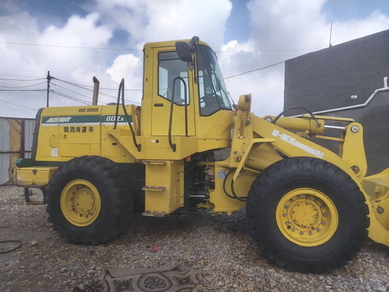 شفل كاوسكي للبيع حجم ٨٠ محرك نيسان وارد ياباني ليبر هادروليك كير بلادي ممامفتوح محرك لا صرف ولا بخار رقم جديد للاستفسار ***********
