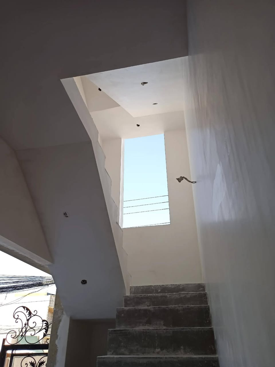 سلام وعليكم اصطه بياض متفرغ  شغل نضيف ودرجه اولى شرط هندسي وطبگ مسطره  ***********
