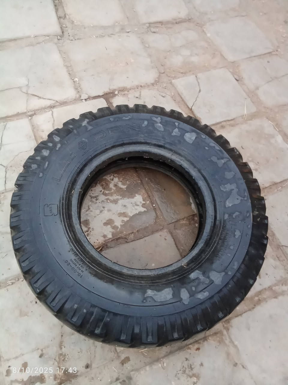 السلام عليكم دنكير للبيع معه زوج افلنجات وتاير حجم 20 مكاني نجف مشخاب السعر التصال  عل رقم ***********
