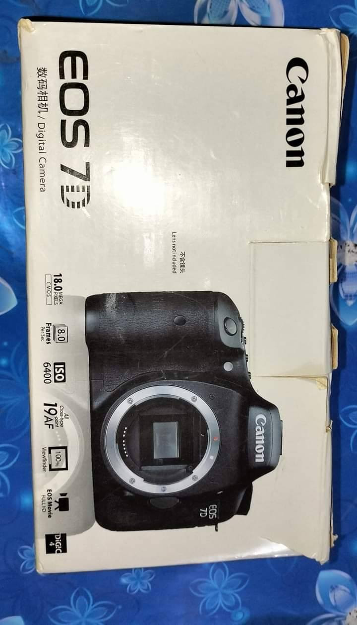 للبيع مع عدسات عدد 2 

*********** واتساب باقي الصور

السعر 450
