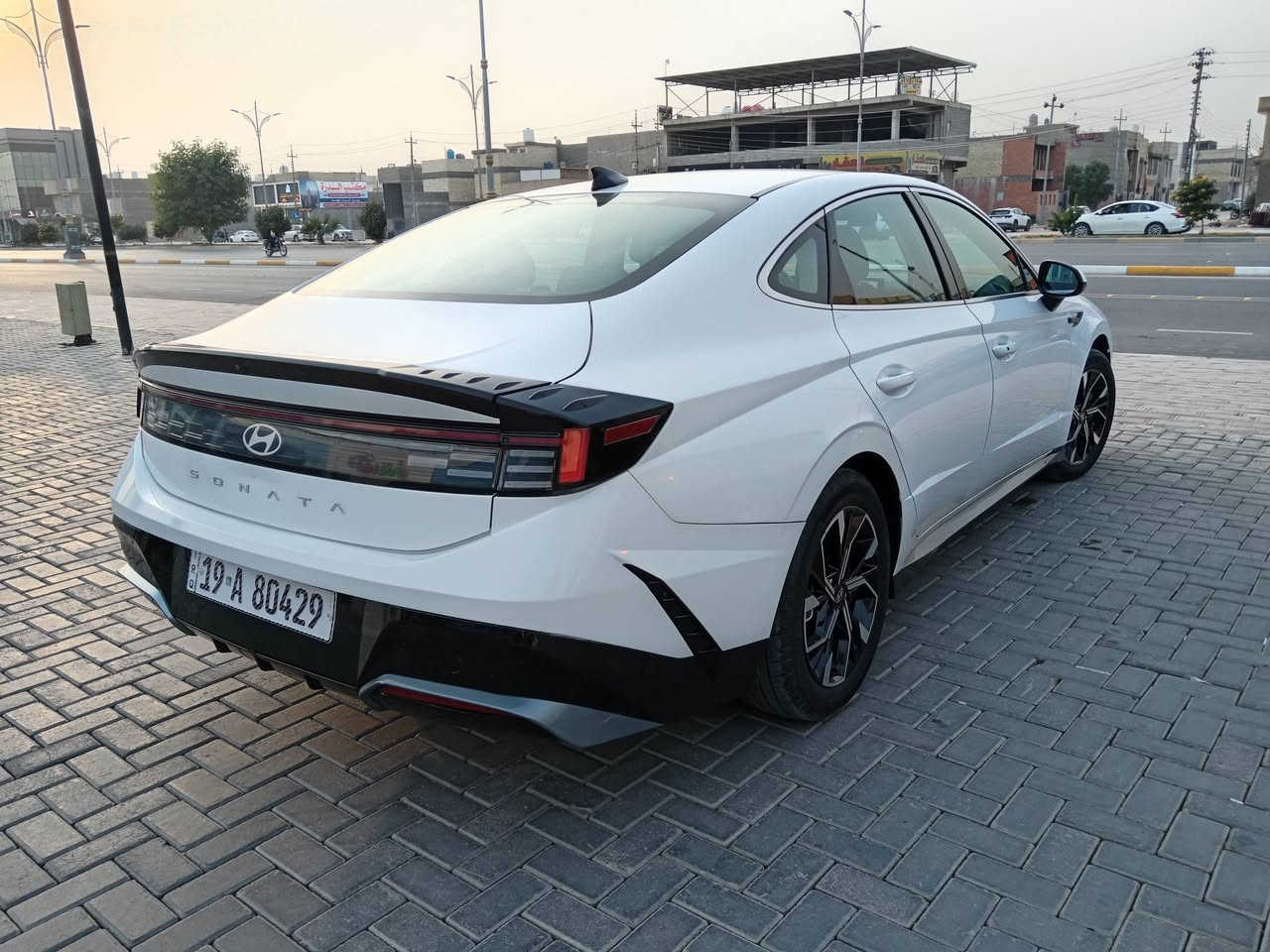 سوناتا 2024 وارد امريكي 
حادثه موجود بلمنشور
مواصفات نص فول
شاشه 
كامره
بصمه
رادار امامي
رادار خلفي
رادار جانبي
لد امامي خلفي
ويل كب
قياده ذاتيه
تنبيه خروج عن المسار
تحديد مسار 
فول تحكم ستيرن
كشن السائق كهرباء
تدفئه بالكشنات
تدفئه بالاستيرن 
كير تعليك
تبريد بيانو لمس
صندوق ذكي
محرك 2500

السعر 190وبيه مجال
علمن السياره رقم معوقين
العنوان كربلاء المقدسه
***********
