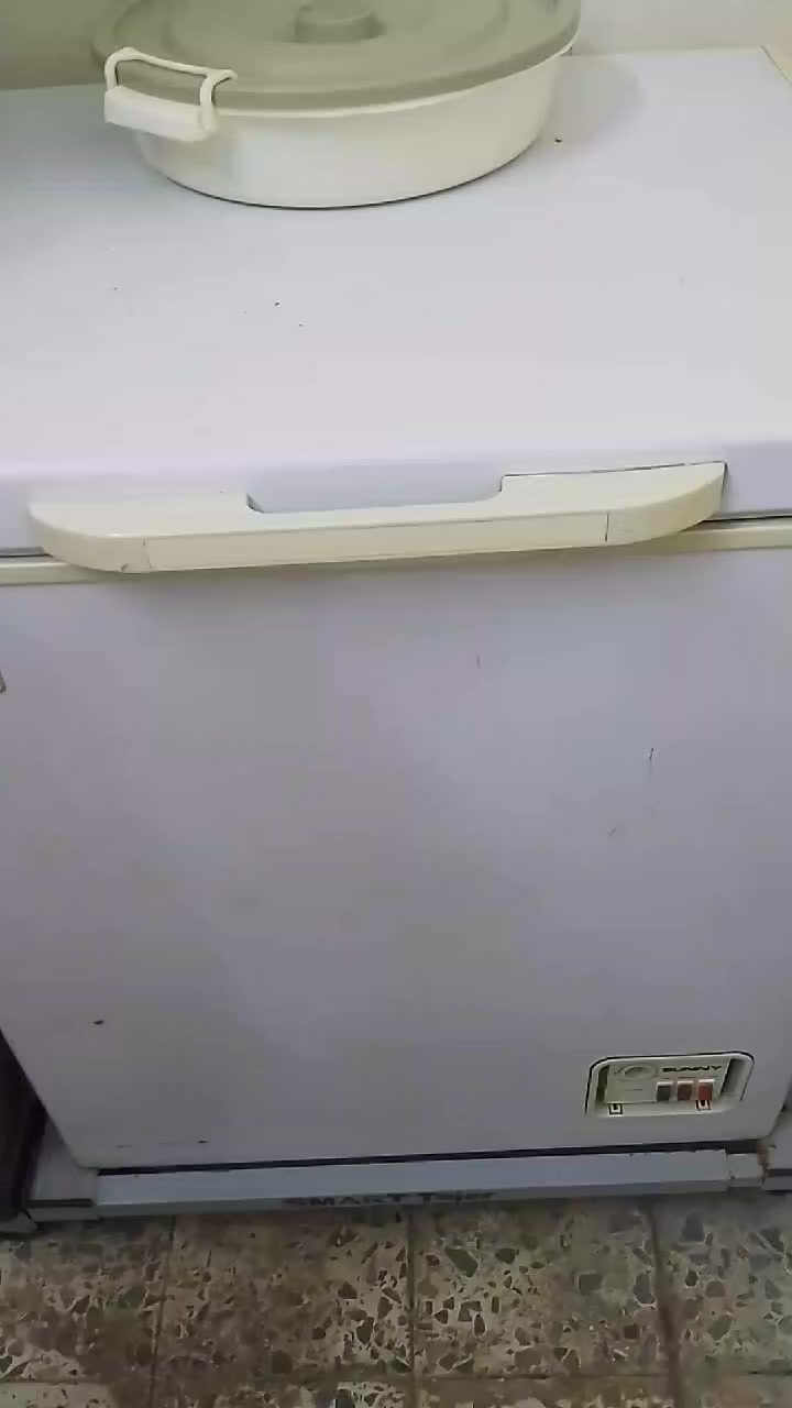 السلام عليكم مجمده للبيع النظافه والتجميد كدامالعين الفيدو والصور تشرحلكم السعر 100وبيها مجالبسيط التواصل على هذا الرقم ***********
