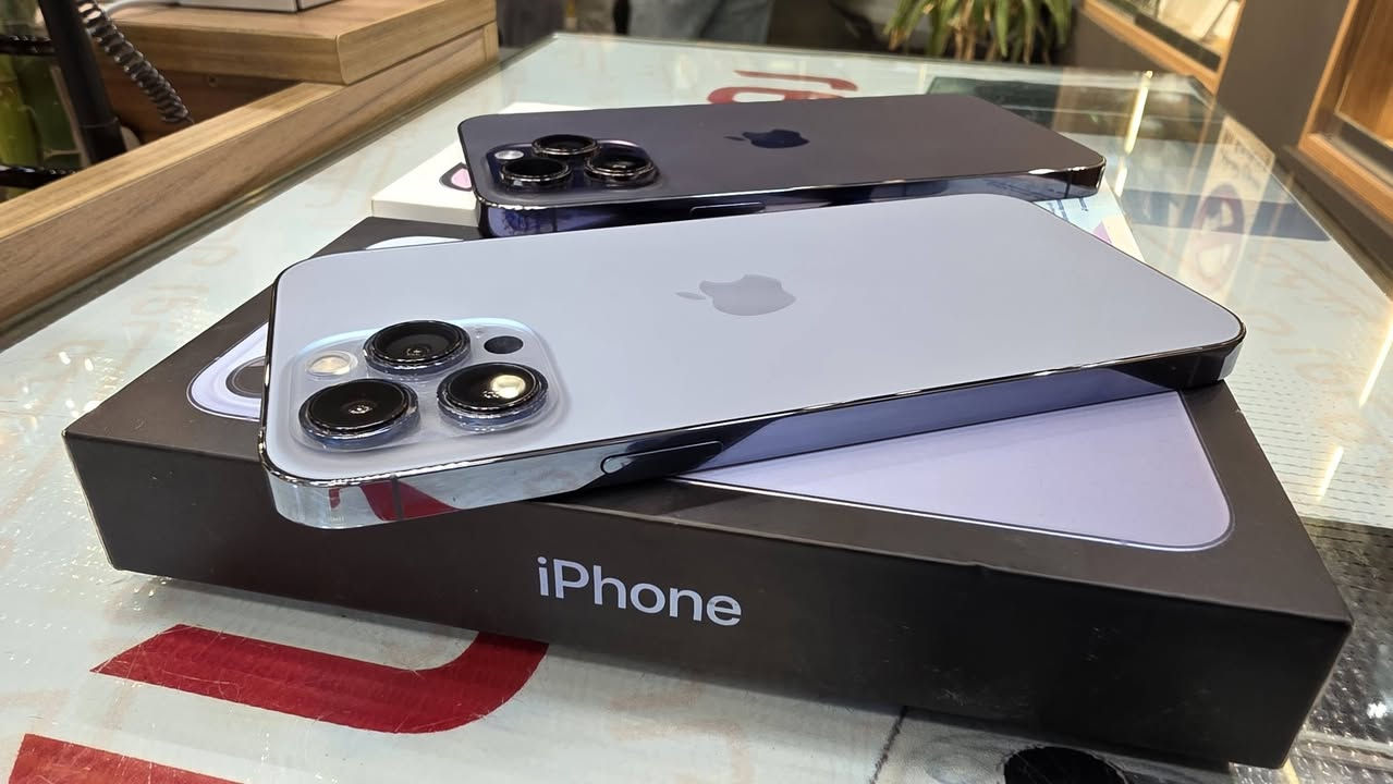 بيع شراء مراوس نشتري جميع الاجهزه الجديده والمستخدم
رقمي للاستفسار ***********

13برو ماكس عربي شرق أوسط بطاريه 86حقيقيه مامرفوعه 
ملحقاته كامله 

14برو ماكس عربي شرق أوسط بطاريه ٨٣ ملحقاته كامله ذاكره ٢٥٦
