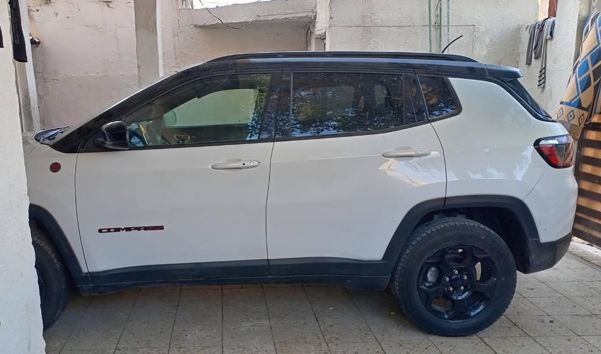 كومباس تريل هوك اعلى فئه موديل 2023 
شاشه جبيره
اشاره بالمرايه
نقطه عمياء
قطعتين تبريد 
نص فول نقصهه غاز تبريد 
رادار خلفي 
لون ابيض قماره سوده 
كامره خلفيه دواره 
بصمه 
محرك الفين تيربو
رقم ميسان بأسمي
حادثهه بأمريكا جاملغ وبنيد (تعمير براس الشاصي اقل من الشبر (بدون🙏گص او لحيم)) ايرباك طاك وبالعراق حادث سطحي خفيف بارد 
4*4
تحكمان ستيرن
مثبت سرعه 
هاند بريك دگمه
كشنات جلد
3 وضعيات قياده
عداد 73 الف كيلو 
سنويه جديده (وهزه جديده بشهر العاشر الي راح)
سعر 173 وبيهه مجال
***********
