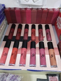 حُمرة قولدن روز • أظافر فرنش • ملمع شفاه JHY