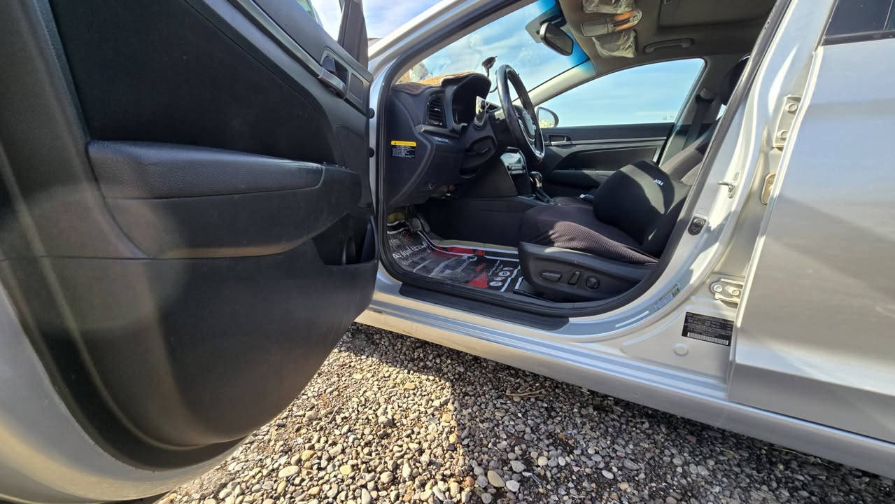 سلام عليكم
🚗 للبيع هيونداي إلنترا 2017 فول مواصفات 🚗
سيارة نظيفة جداً استخدام شخصي ومحافظ عليها.
✔️ اللون: سلفر
✔️ فول مواصفات
✔️ فتحة سقف
✔️ شاشة + كاميرا خلفية
✔️ بصمة تشغيل ودخول
✔️ تحكم ستيرن + مثبت سرعة
✔️ ممشى 109 ألف ميل
✔️ محرك مبدل جديد
✔️ تبديل قطعة وحدة فقط (البنيد) أثر تخريب وليس حادث
الميكانيك ممتاز، السيارة جاهزة للفحص بأي مكان تختاره 👌
يرادله ترتيب فقط البنيد صبغ لان جارد والدعاميه شويه مكسره والجامه الاماميه بيه فطور شي بسيط 
سعرها 125 وبيه مجال 
العنوان بغداد 
رقم الهاتف / ***********
