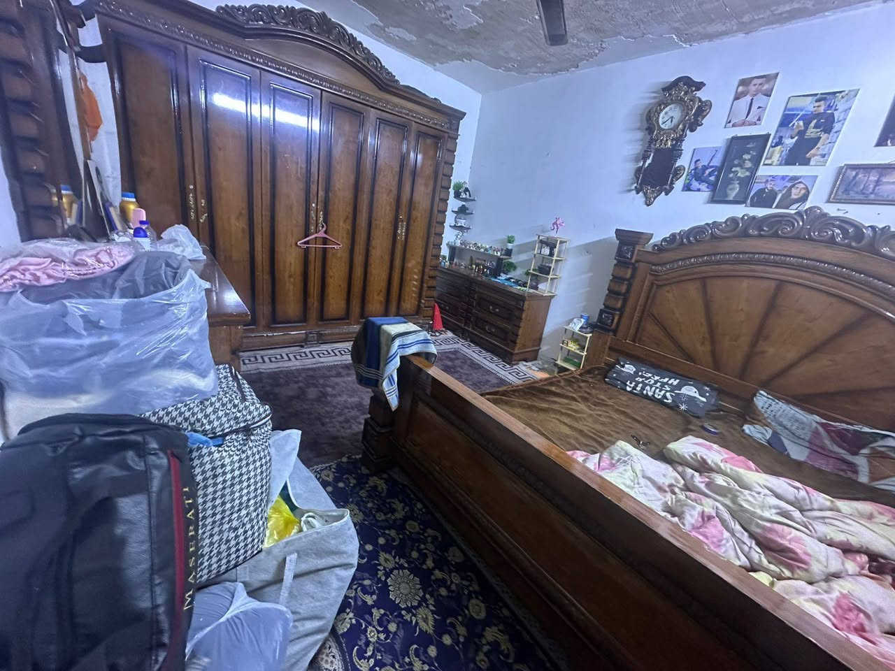 سلام عليكم دار للبيع مساحة 150 متر ركن واجهة 10 نزال 15 طابقين معزول كل طابق غرفتين نوم واستقبال ومطبخ وصحيات العنوان شارع حسينيه السلام قرب السريع رقم القطعه 3458 التفاصيل واتساب أو اتصال 
***********
