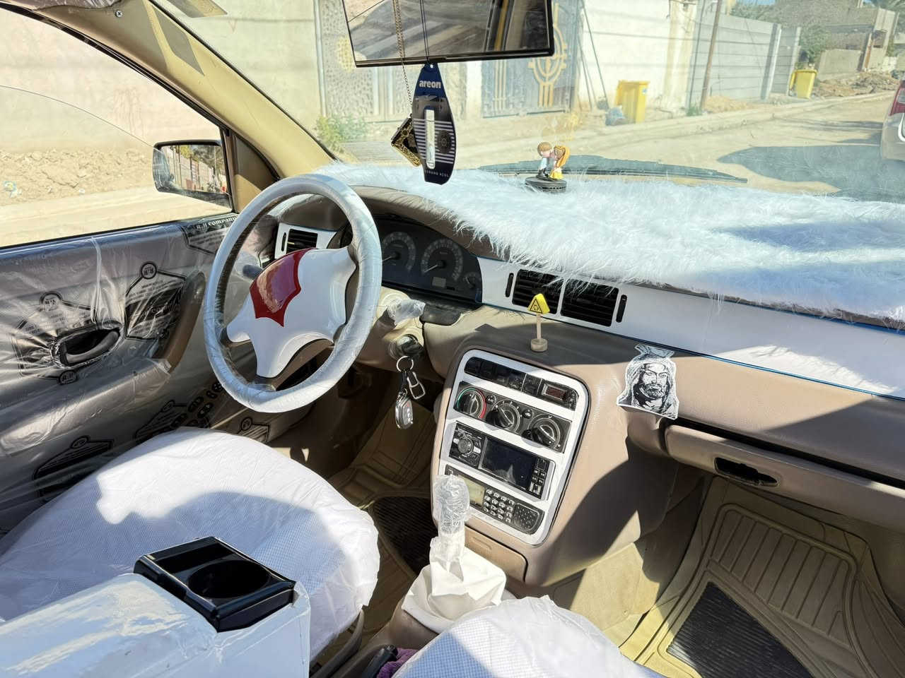 السلام عليكم سياره سمند للبيع موديل 2012
رقم بابل انكليزي اب اسمي سنويه وهزه جديده 
مصفره هيئه وغرامه السياره جاهزه على اخر حبايه
بدلتلهه مكينه ايساكو الاصليه هيه وتفرعاتهه جديده جبتهه من الشركه حداديه امامي وخلفيه كله جديد بدلتهه مشط جديد بالجيس كير جديد تبريد ثلج تدفه نار السياره مال جناي ومتعوب عليهه غرفه كامله سويتلهه من تنته وكاعيه ودوشمه وتغليف ابواب لايت زنون عدسه بيهه هورنات اصليات السعر 48وبيهه ومجال اواتحده سمند بالشارع جاهزه مثل العندي مكاني كربلاء الهنديه ***********
