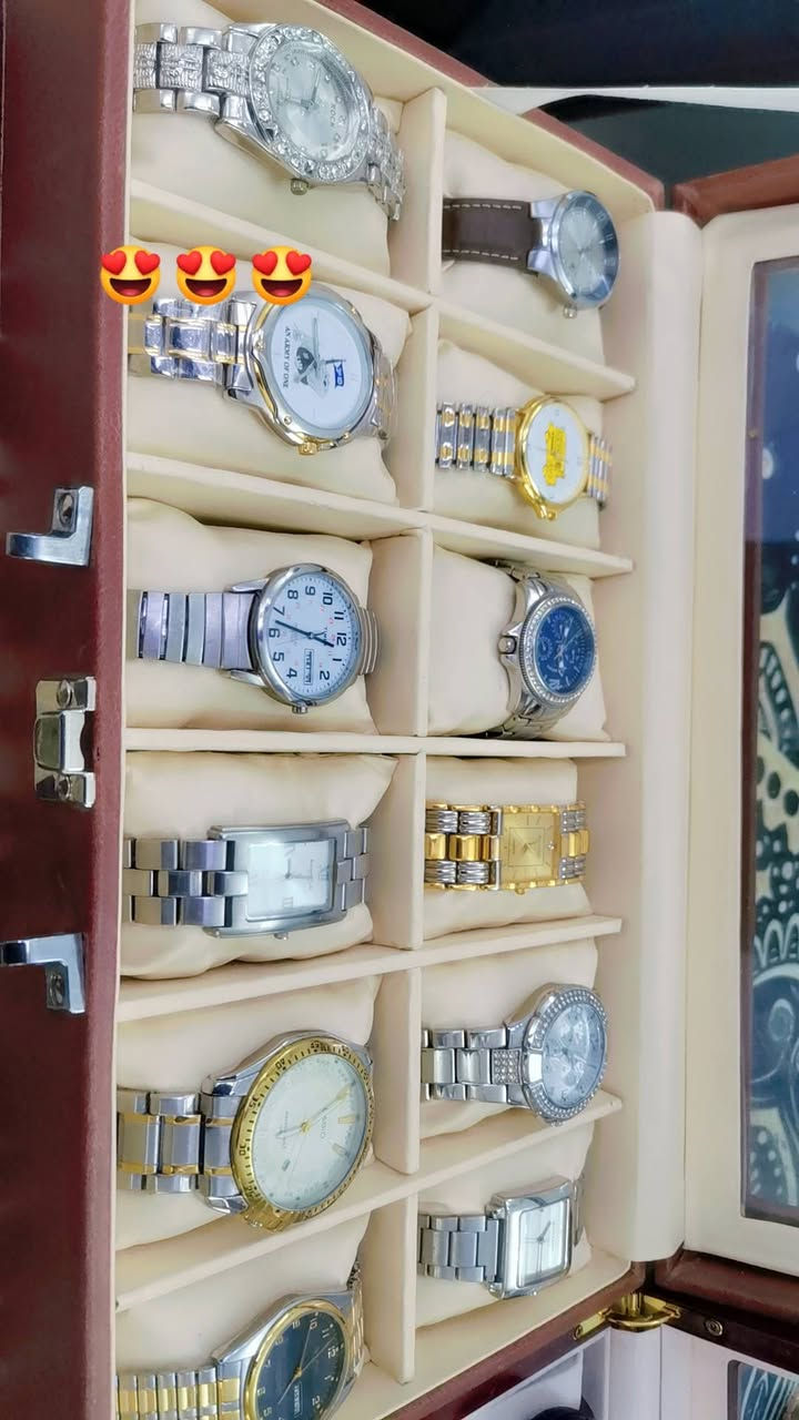 مساء الخير والبركه 
ساعات رجالي شبابي باله مستخدم اصلي شغاله 
سعر القطعه حسب النوعيه من 25 لل 50 الف
البيع مفرد وجمله 
تختلف الاسعار جمله من 10 ساعات فما فوق 
 توصيل 5 الاف داخل بغداد  فقط 
للحجز على الخاص او على الرقم ***********
