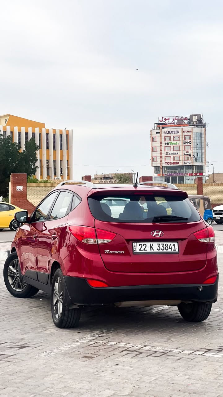 للبيع | Hyundai Tucson خليجي ✨
إذا تدور على سيارة تجمع بين الشكل الرياضي، الفخامة، والاستعمال المرتب… فهاي هي 👌🔥

❤️🖤 لونين جذابين (أحمر + أسود)
🌤️ سقف بانوراما يضيف فخامة وإطلالة تخبل
📸 كامرة خلفية لراحة أكثر أثناء السياقة والبارك
✨ سيارة نظيفة جدًا واستعمال مرتب
🚗 ناعمة بالطريق وجاهزة للفحص بأي وقت

سيارة تلفت النظر من أول نظرة 😍
واللي يعرف بالتوسان يعرف شكد عملية واعتمادية 👌

***********

