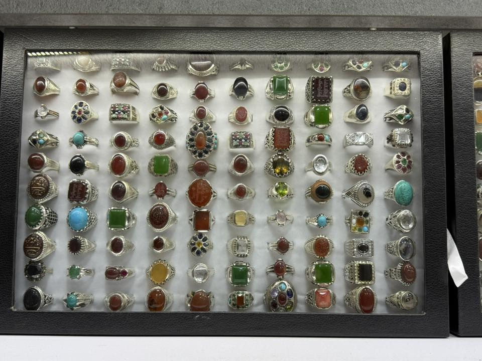 للبيع مجموعه عددهن ٤٠٠ صياغات يدويه بيهن ثقيل وسط سعر القطعه 45 الف للاستفسار ***********
