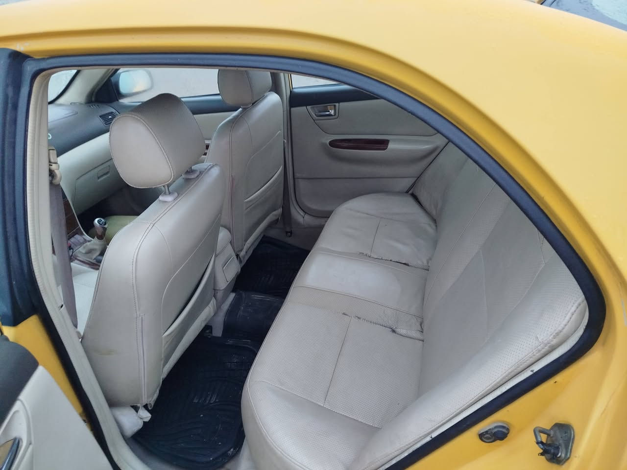 السلام عليكم بي واي دي f3رقم بغداد مكفوله من كلشي من عدا مصبوغه حزام بيها  بارد باب خلف السايق وجاملق اليمنه بارد فقط والباقي مكفول مكينه وكيري لانسر بلادي كير عادي تخم تاير تبريد كهربائيات كامله مكمله بسمي السعر 50وبيه مجال قليل والميعجبه كلشي اكو بلسوك موديل 11رقم الهاتف***********اتصل او خاص
