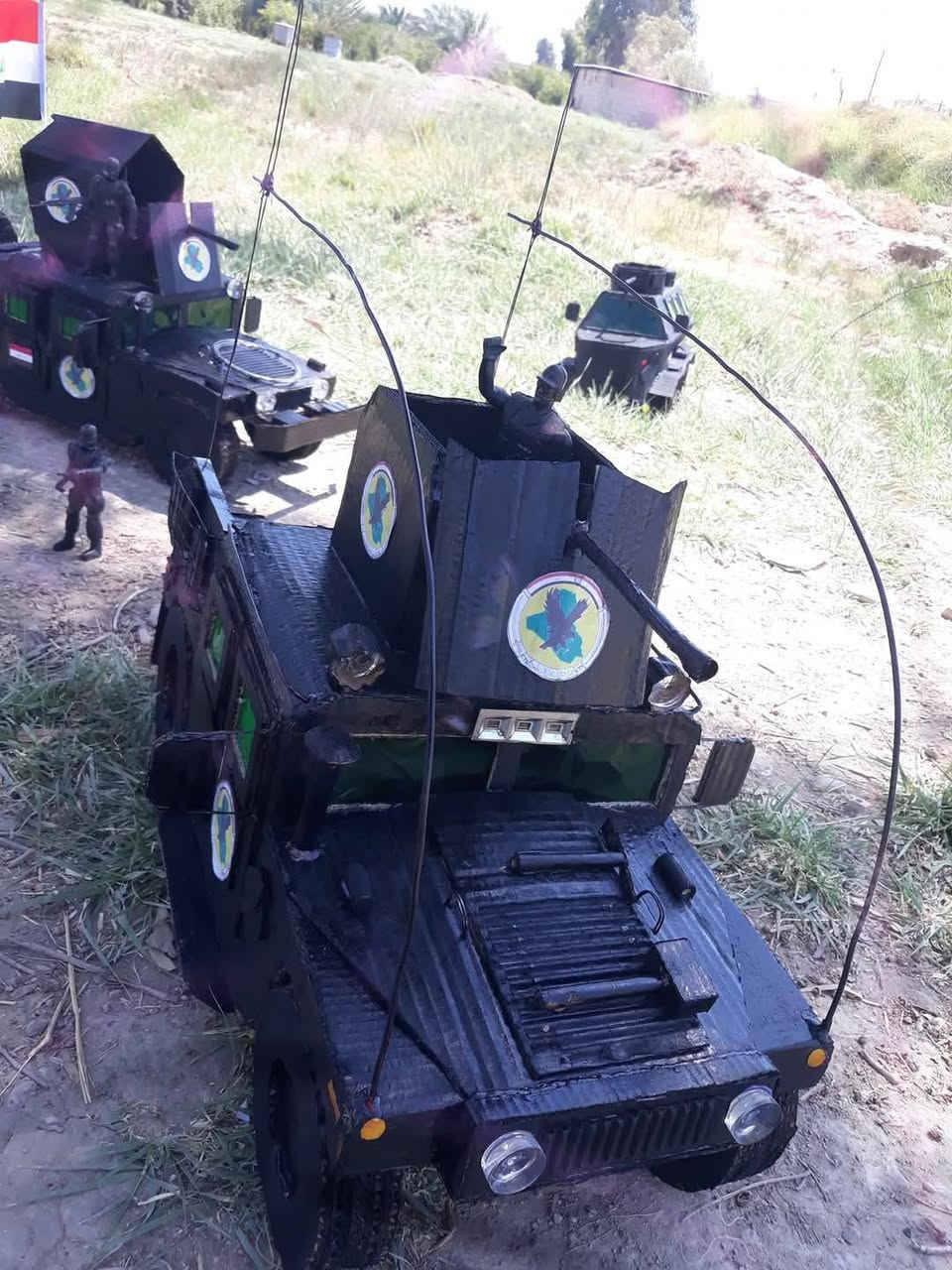 سلام عليكم
اني صاحب هواية اصنع مجسمات عسكرية مصغرة من كارتون اللي يريد يدلل هذا رقمي وبي واتساب ***********
