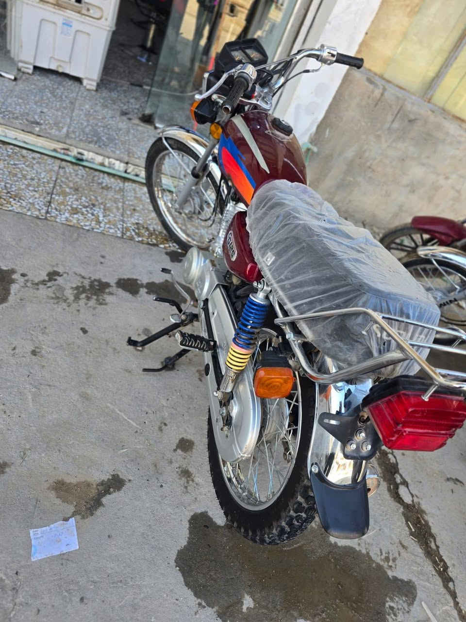 سلام عليكم شباب نامه متياز موديل 25وراق سكنر وسعر600وبيه مجال حك لجيه مكان بغداد لمحموديه ***********
