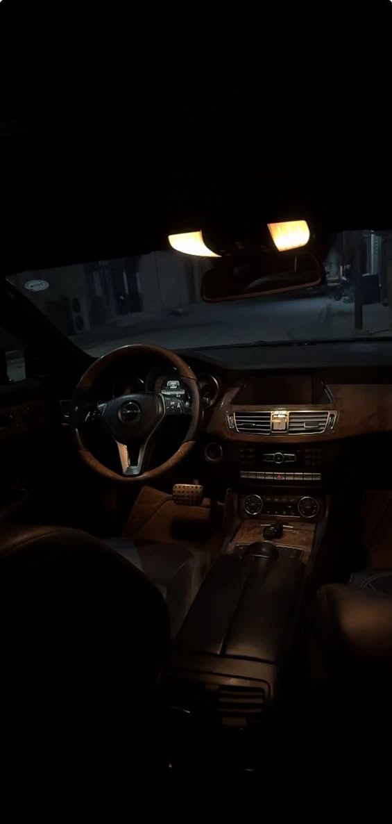 مرسيدس CLS2013
V8 Twinturbo
گير مكينة مكفول
قطعتين تبريد
فتحة سقف
مري شفط  
نقاط عمياء
كروز سرعة
رادارات 
حساسات امامية 
و خلفية و كاميرا
شفتات ستيرن
مقعد خلفي VIP
درگة AMG
كشنات جلد تدفئة تبريد امامي خلفي
تحكمات ستيرن
تحكمات كشنات  
خزن ذاكرة داخلي ٣ أوضاع
لدات داخلية بلادي
انارة ترحيب
سستم صوت harmin kardon
رادار تحديد مسار
دخول ذكي

صدر امامي و خلفي مكفول
حساس مطر
بعد السيارة بيها هواي مواصفات
جنطة تبديل بلادي و جاملغ خلفي بالعراق
السيارة وأرد الماني 
***********
