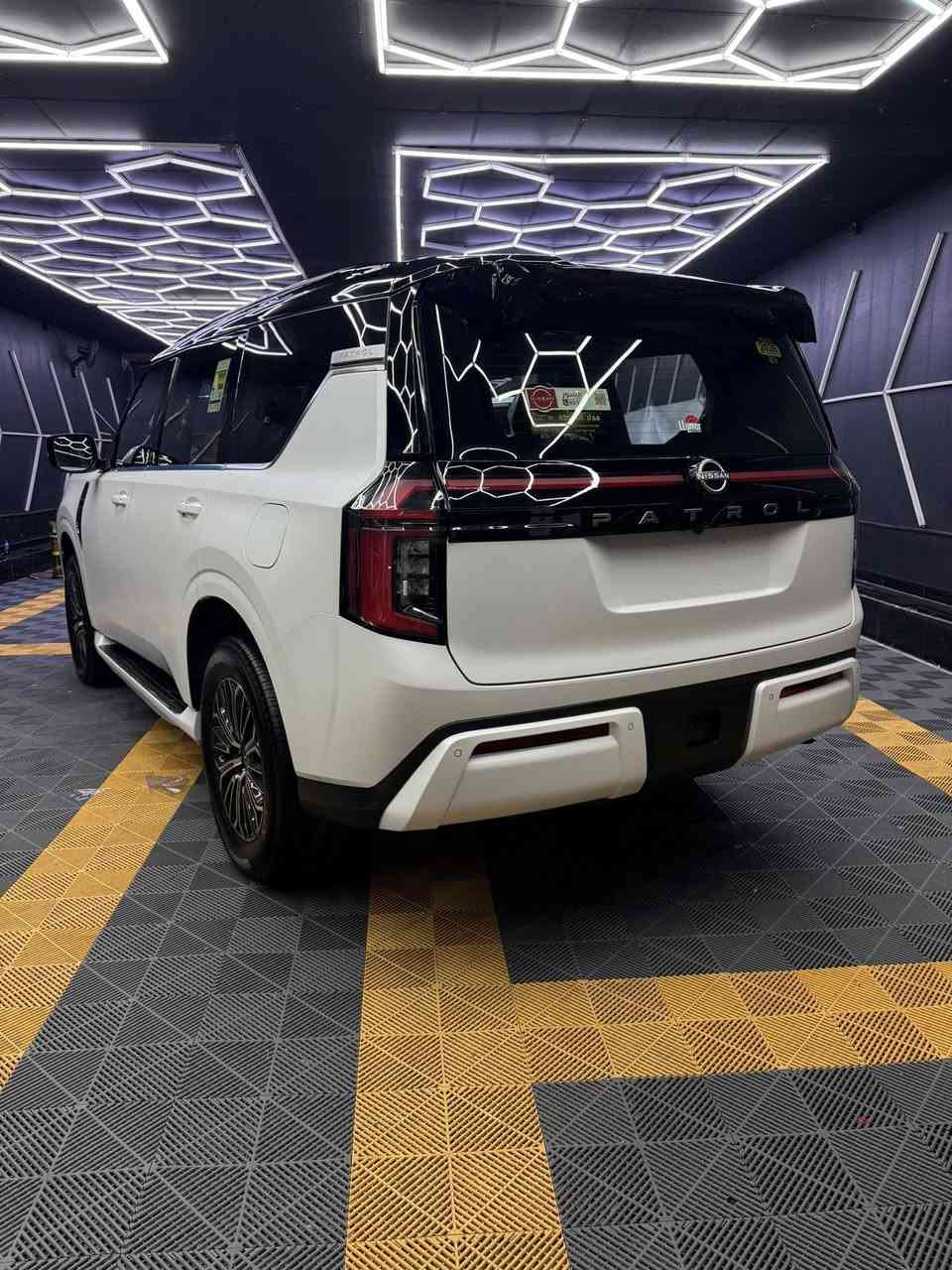 نيسان باترول 2026ضمان شركه السور فئه بلاتينيوم اعلى فئه محرك 3.8 تنفس طبيعي ماشيه 5000 الف اخت الزيرو مغلفه bbf بالكامل رقم بغداد بسمي السياره  مواصفات اعلى فئه شنو البالك بيهه كشنات مساج كهرباء تدفئه تبريد كشن خزن ميموري داخل جملي واسود دتاشو مرايه تعتيم رادارات 5 كامرات كشنات وسط وخلفيه كهرباء شفتات استيرن واستيرن كهرباء تشغيل عن بعد  وبيه هواي بينه مواصفات السياره غنيه عن التعريف وراقيه 
***********
