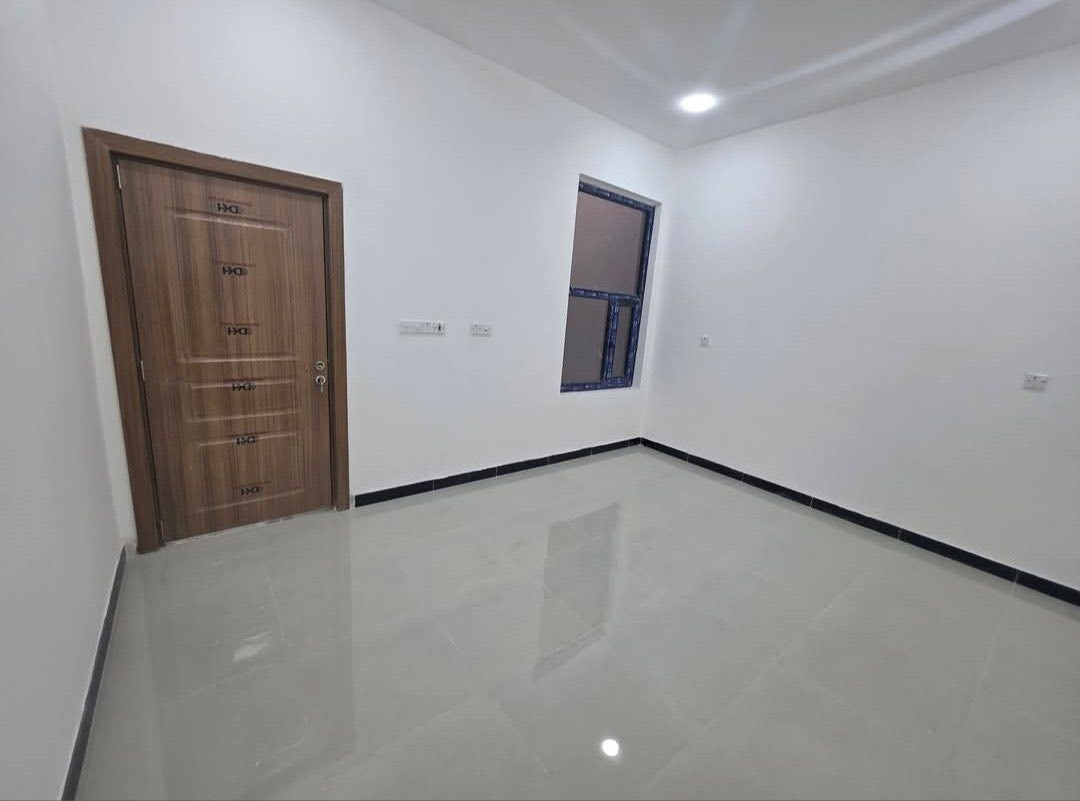 السلام عليكم كادر جص وبورك من الموصل مبيت بنفس موقع العمل 4 خلفات شغل استلام مهندس واتساب ***********
