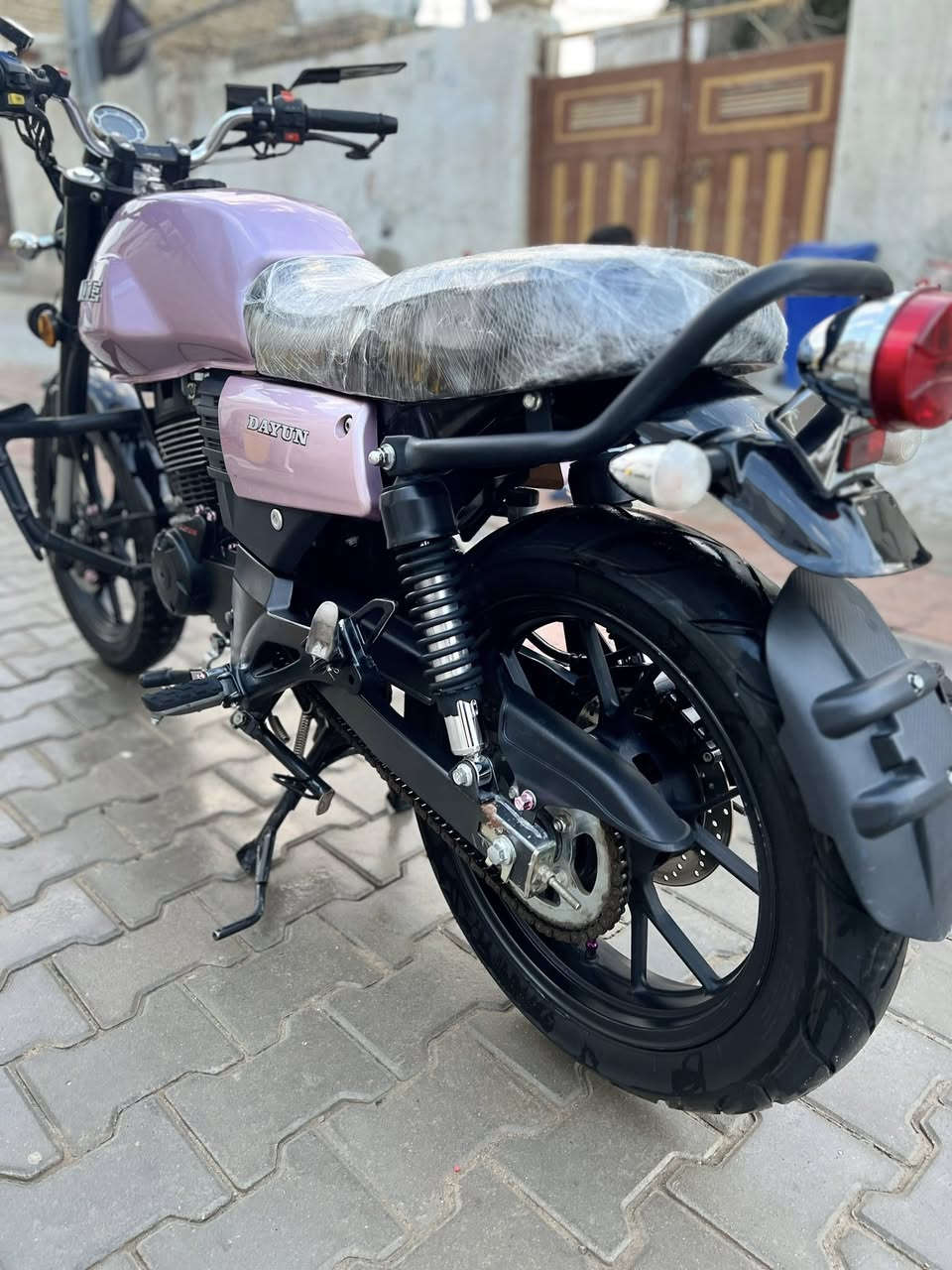 سلام عليكم دراجه دايون لايتي  موديل٢٣ طالعه بل ٢٤ اوراق اصولي مكينه١٥٠ دراجه مكفوله ماشيه١٥ ألف عنوان واسط قضاء الحي رقمي ***********
