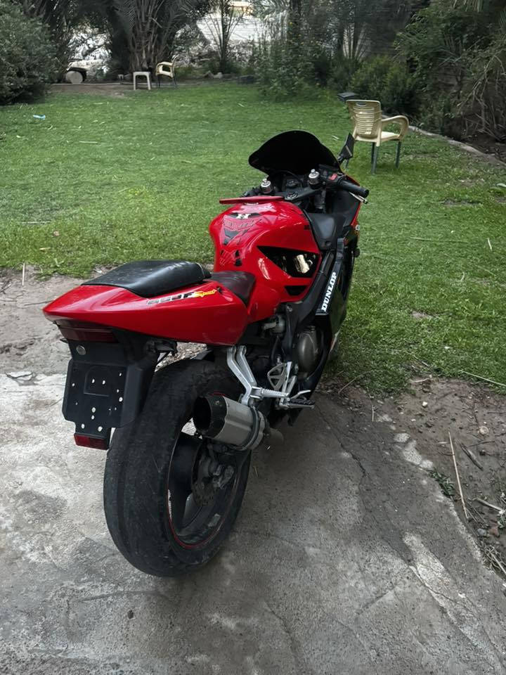 F4i 600cc
دراجه مفتوحه قبل مبدل بيها ضاغطه وزنجيل صار سنتين
وهسه هم رجع عندي صوت الزنجيل يرادلهن تبديل
مكاني ديالى بلدروز
سعرها 16 
موجود واتساب ***********
