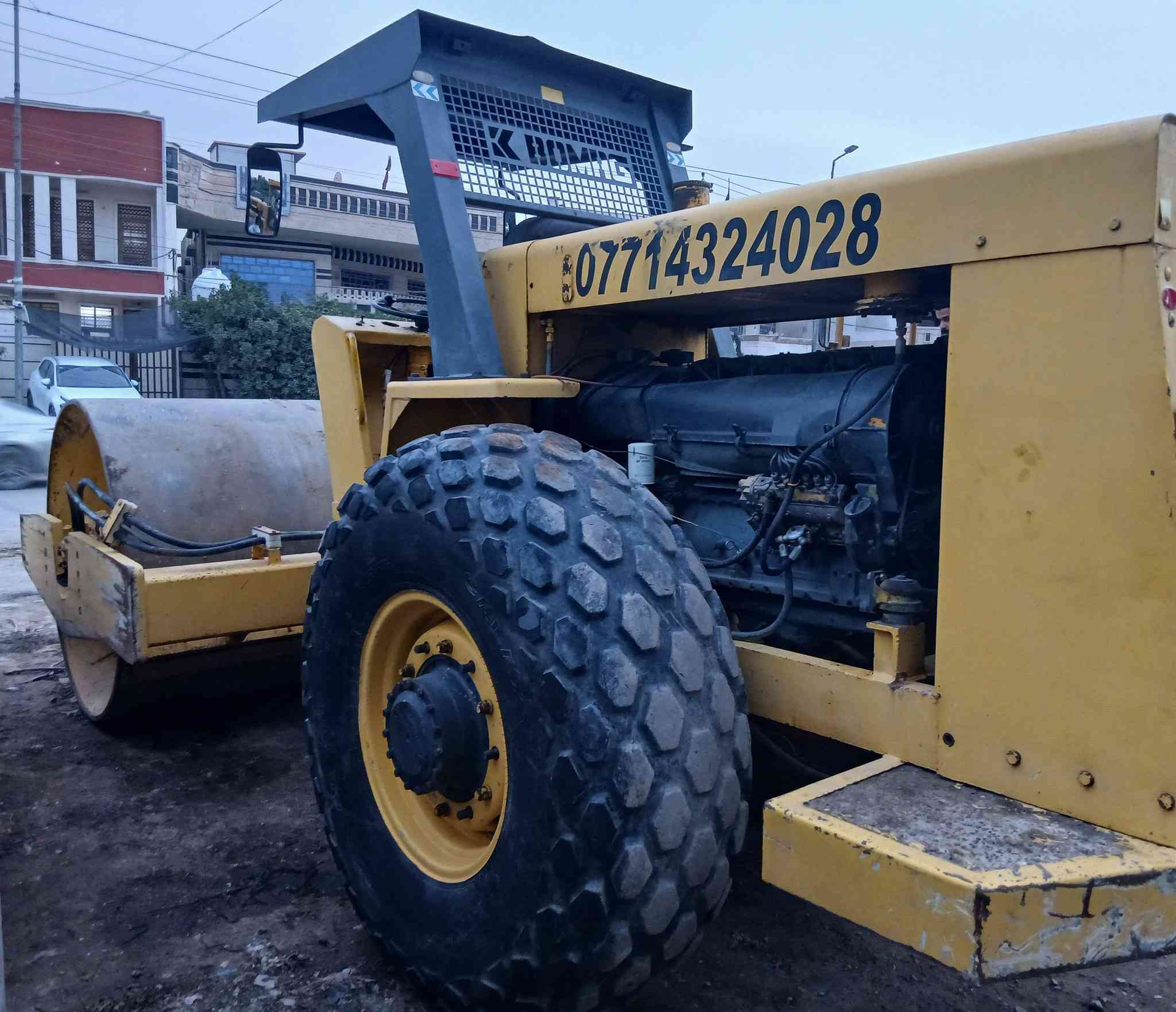 حادلة بوماك
رقم بغداد بسمي
مكان بغداد الحبيبية
سعر ٢٦٠ وبيها مجال 
بدون رقم  هم ابيع 
جاهزة من كلشي مضخات محرك تخم تاير  هزاز كلة تمام
***********
