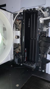رام للبيع   RAM  DDR5  16x1  6000 mhz   السعر  ( 200 ) قفل   الرقم 078...