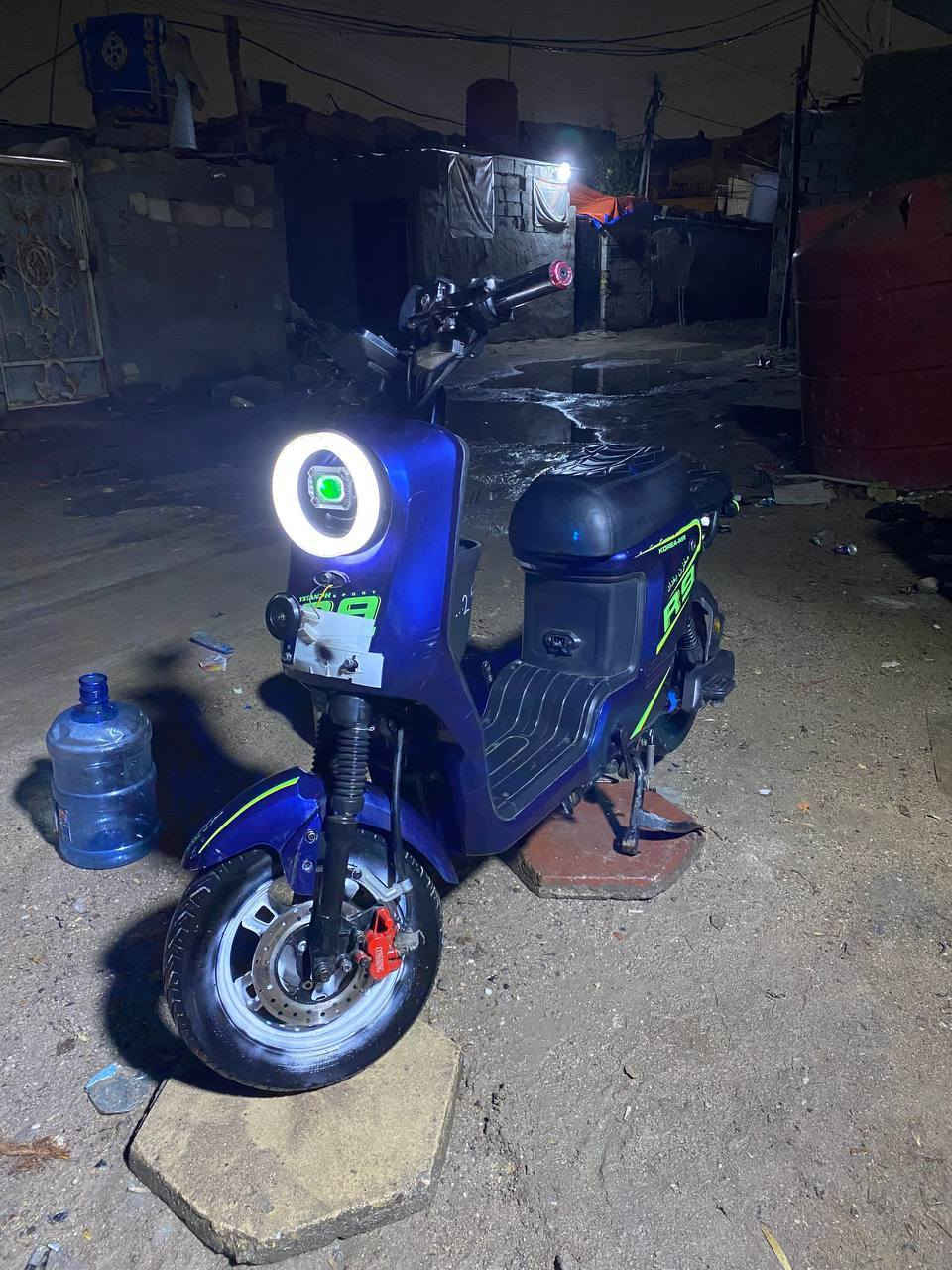 سلام عليكم 
دراجه R9 موديل 2025
لون نيلي 
دارجه نضيفهه 
بطاريات ونلي 32:5 أمبير 
الدراجه كفاله كهربائيات شغاله
غراضها كامله ( سله -تجوه ضهر -زنجيل -مرايات )
السعر 380 وبيها مجال 
للبيع او مراوس شعندك نزل مكاني بصره قبله حي المهندسين  ***********
