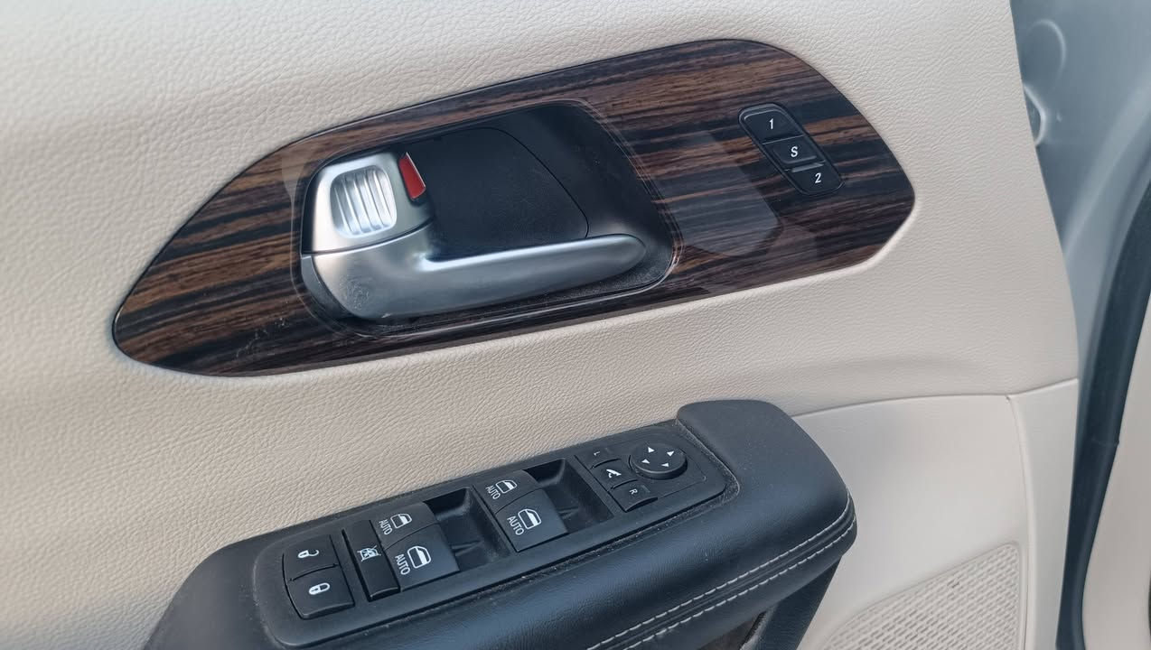 السلام عليكم 
باسفيكا هايبرد لمتدد موديل ٢٠٢٣ 
حادثها كما موضح بالصور بدون ايرباك ماشية ٤٥ ألف مايل 
رقم بغداد باسمي جاهزة الآن بدون نقص 
مواصفاتها 
بانوراما مري شفط أبواب وجنطة كهرباء تشغيل عن بعد دشبول متصل شحن وايرلس رادار امامي وخلفي وبعد بيها مواصفات 
سعرها ٢٧٠ ورقة 
موجودة بغداد وكربلاء 
للتواصل ***********
***********
