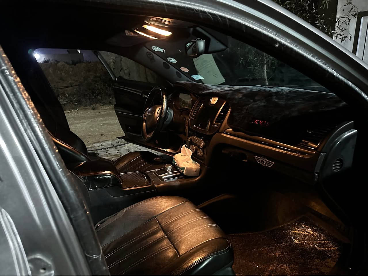 📣 للبيـــع: أوباما 2015 فئة S Limited - سيارة مال جناي
المواصفات والنظافة:
• المحرك: V6 (ستة سلندر) - نعومة فول وصافي جمرة.
• الكير: يخبل وشغله لوز، تبديلات ناعمة وبدون أي دكة أو حرارة.
• الفئة: Limited S (الرياضية)، مفولة مواصفات عدا الفتحة.
• الإضافات: شاشة كبيرة، نظام صوتي عالي الأداء، بصمة، كراسي جلد كهرباء.
حالة البدي والصبغ:
• الحادث: حادث "بجم" (مقدمة) وتصليح درجة أولى (ما يأثر على المشي ولا على الـتوازن).
• الصبغ والتبديل: بيبان اثنين وجاملقات اثنين مصبوغة "صبغ نظيف"، مع تبديل باب خلفي فقط.
• ملاحظة: الباقي كفالة، والسيارة كشرها (وجهها) يلمع وجاهزة من الدعامية للدعامية.
التفاصيل:
• النظافة: محرك وكير وتبريد بشرط الفحص، "مسرفسة" وجاهزة للخطوط الطويلة.
• السعر: [165]
📍 المكان: البصرة.
📞 للتواصل: [***********]. الزبير, البصرة
